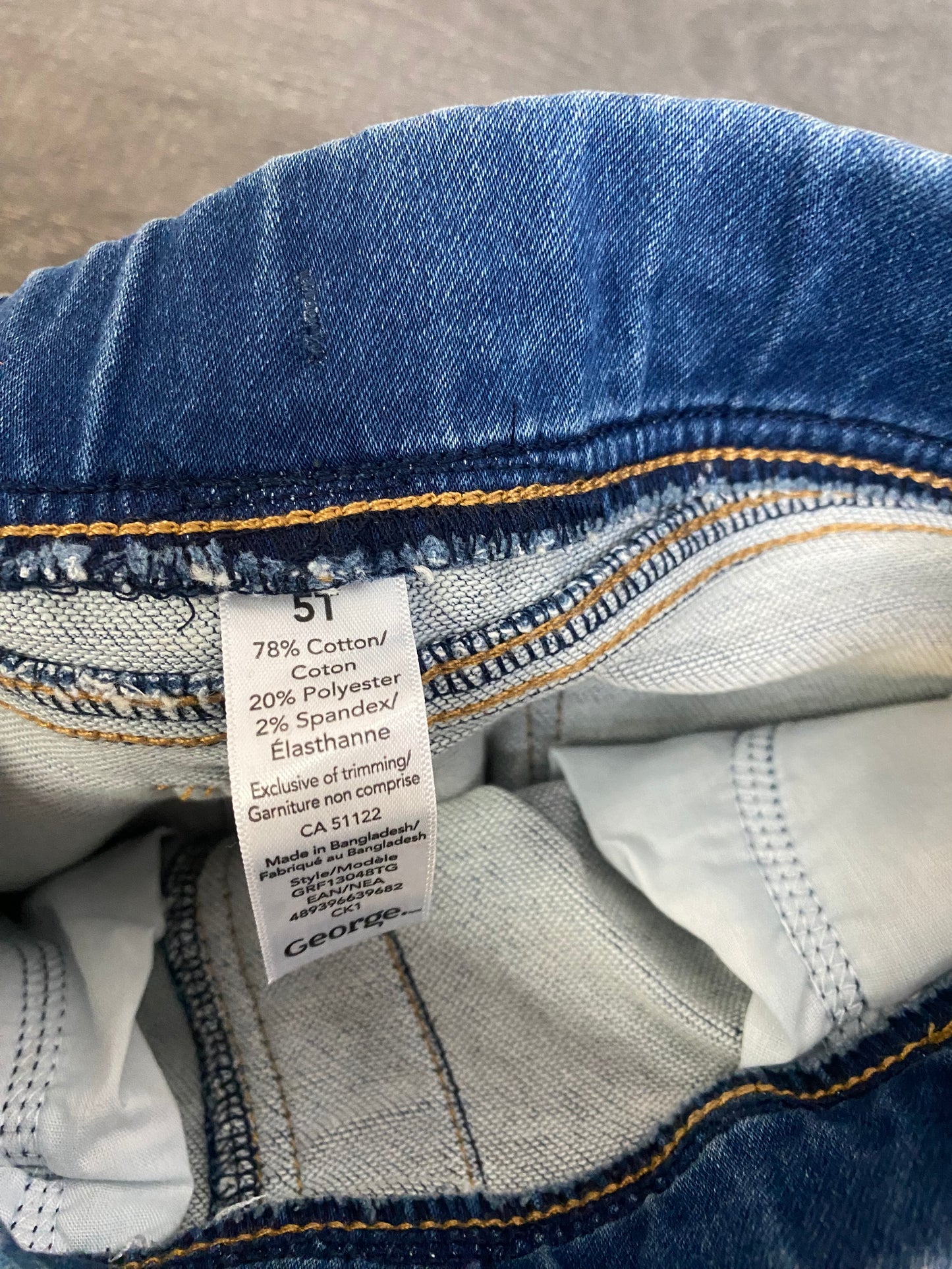 Jeans - georges - neuf - 5 ans