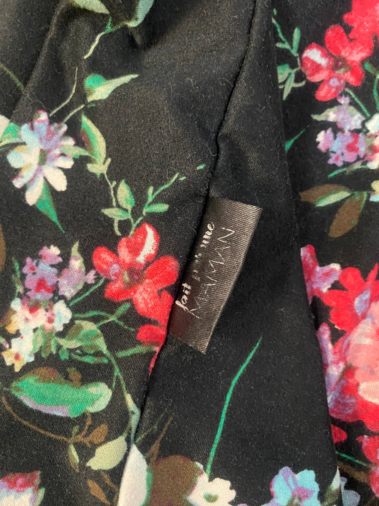 Friperie - robe qui tourne!!! - fait par une maman - mini tache au poignet voir photo - 6-7 ans