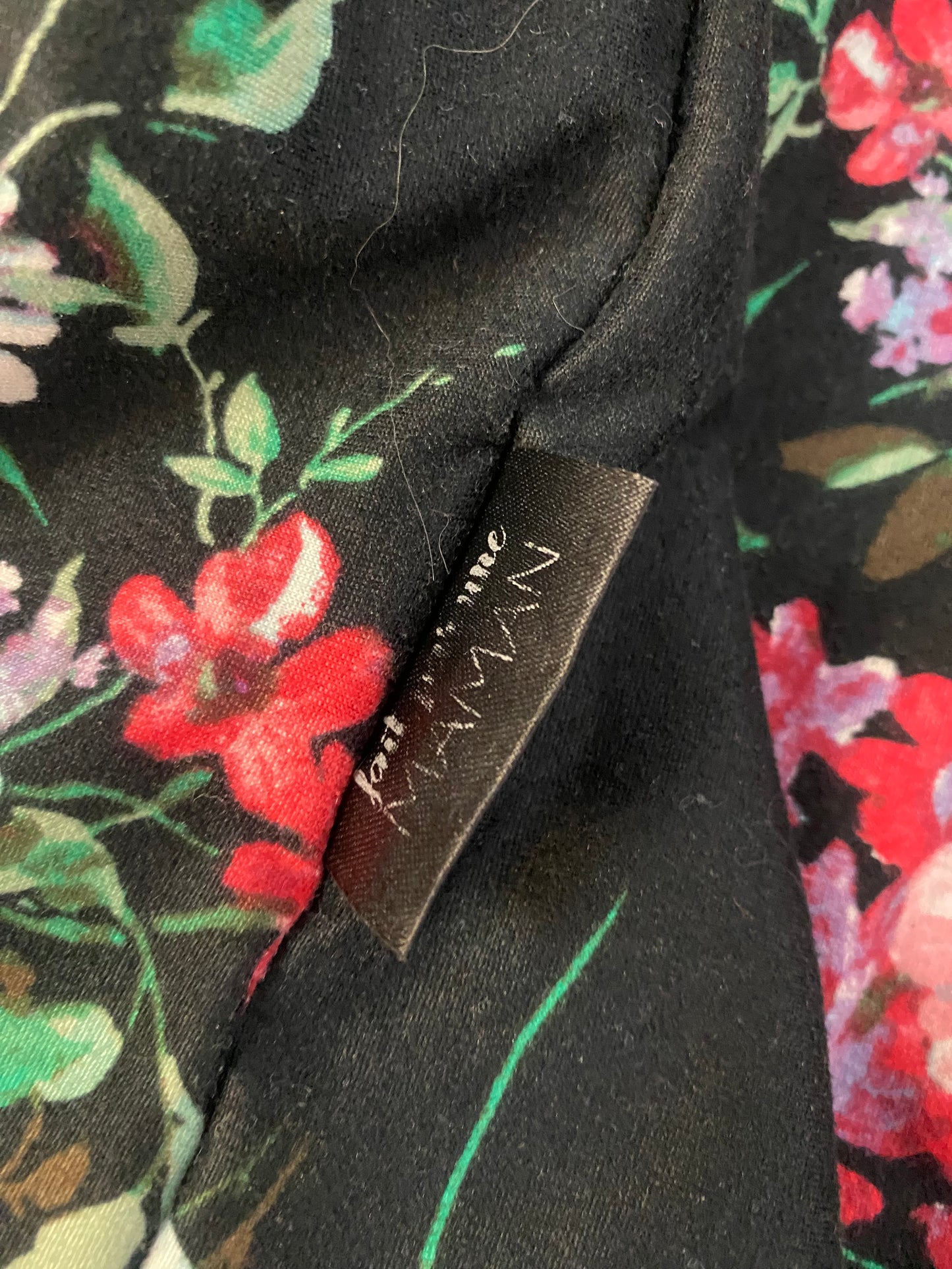 Friperie - robe qui tourne!!! - fait par une maman - mini tache au poignet voir photo - 6-7 ans