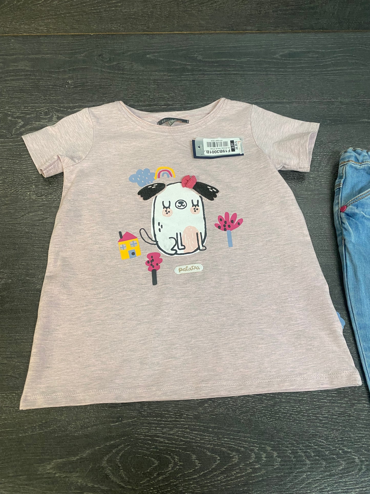 T-shirt neuf et jeans usagé ( mini defaut voir photos ) - 2-3 ans
