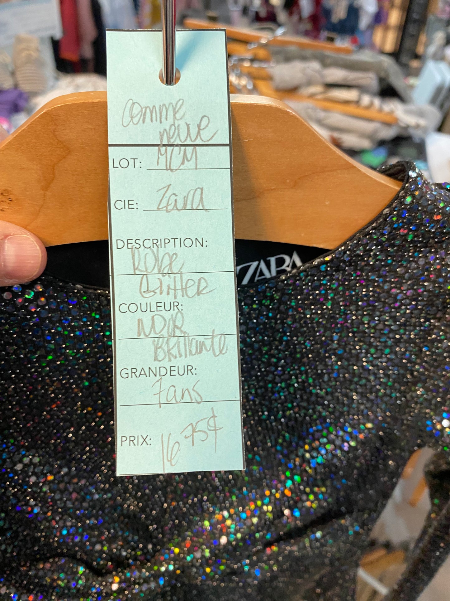 Friperie comme neuve - robe brillante - 7 ans - zara -