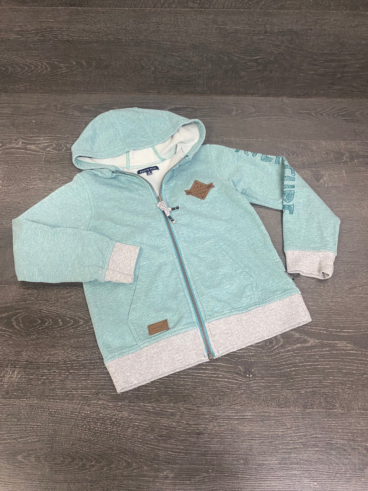 Friperie - veste capuchon - mini tache sur le poignet partira selon moi - 6 ans - souris mini