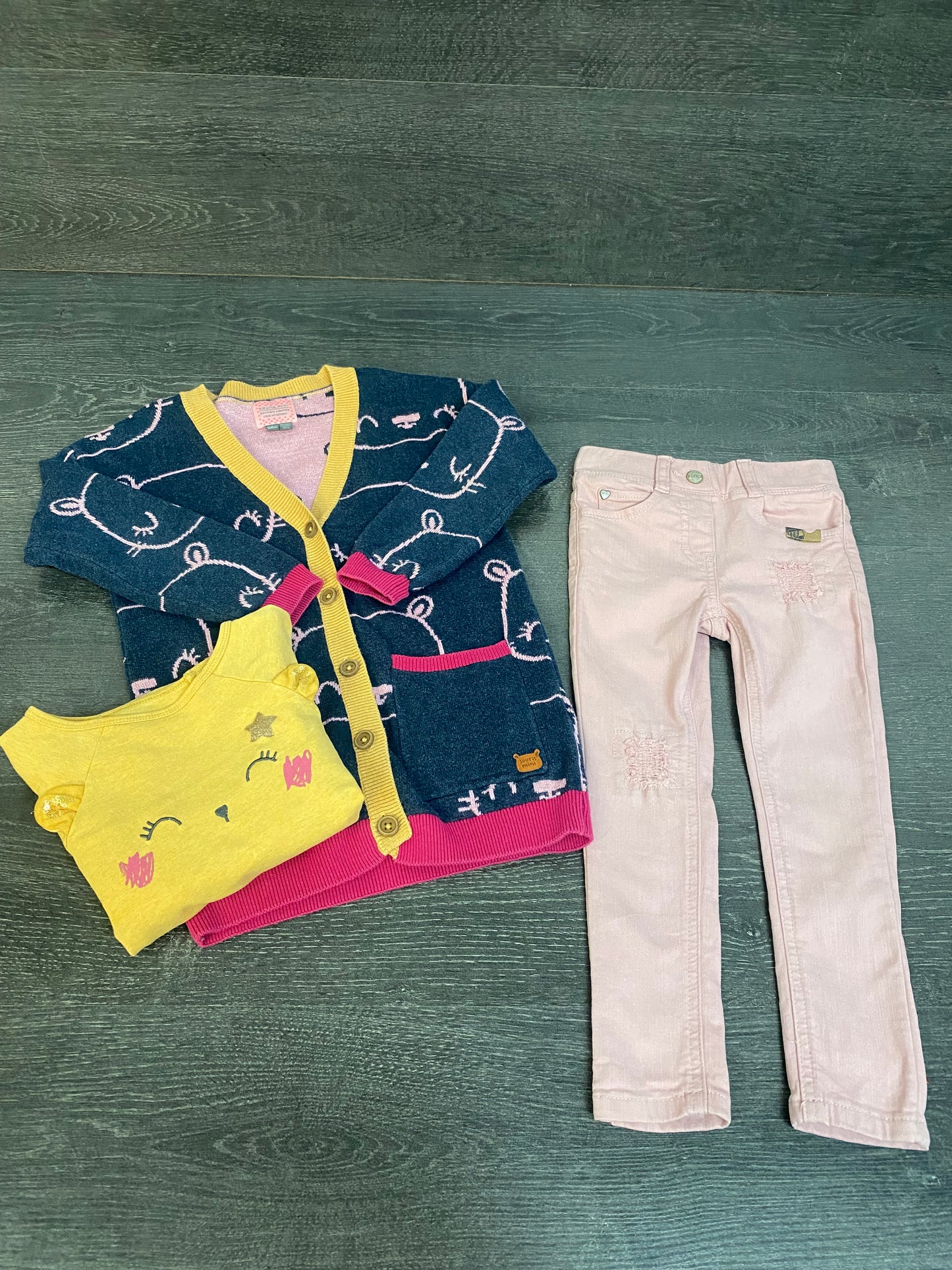 Friperie - bien lire ma description - 2 items imparfaits sur cette annonce - 4 ans - souris mini