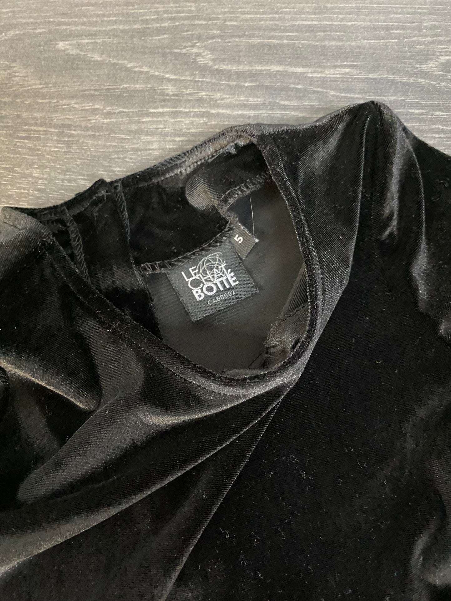 Friperie - robe de velours noire - chat botté - 5 ans