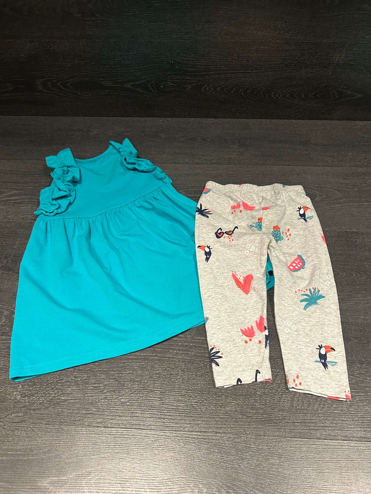 Vendu - Friperie - tunique comme neuf et legging très bel état - 2x2 - 4 ans