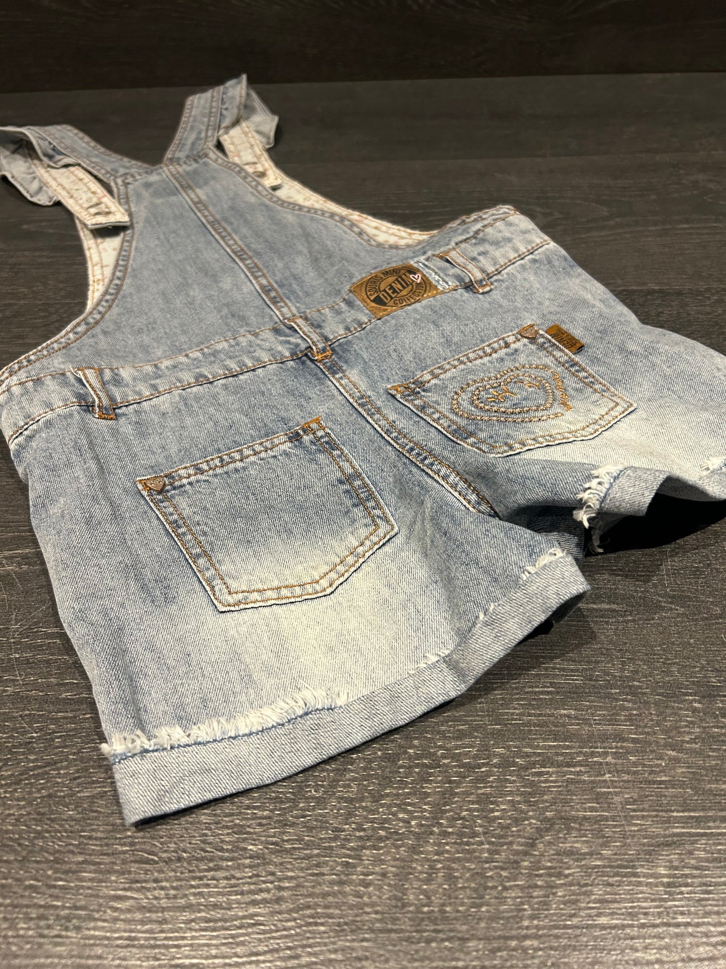 Vendu a.s.h Friperie - salopette short - sourismini - 7 ans