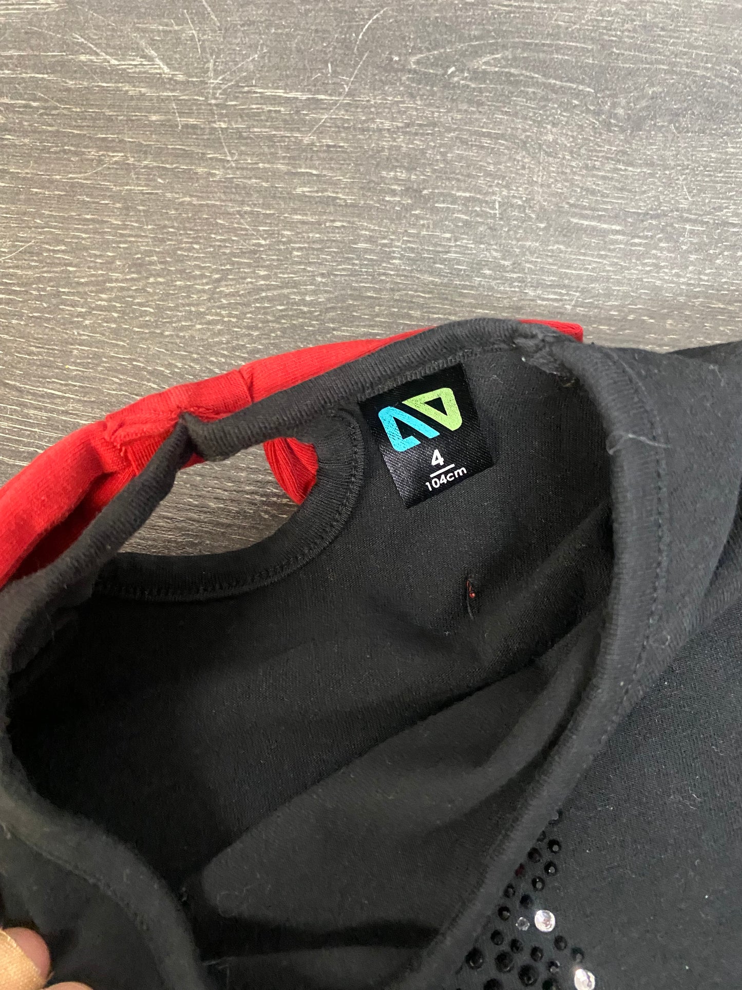 Friperie - tunique noire et rouge - 4 ans - nano
