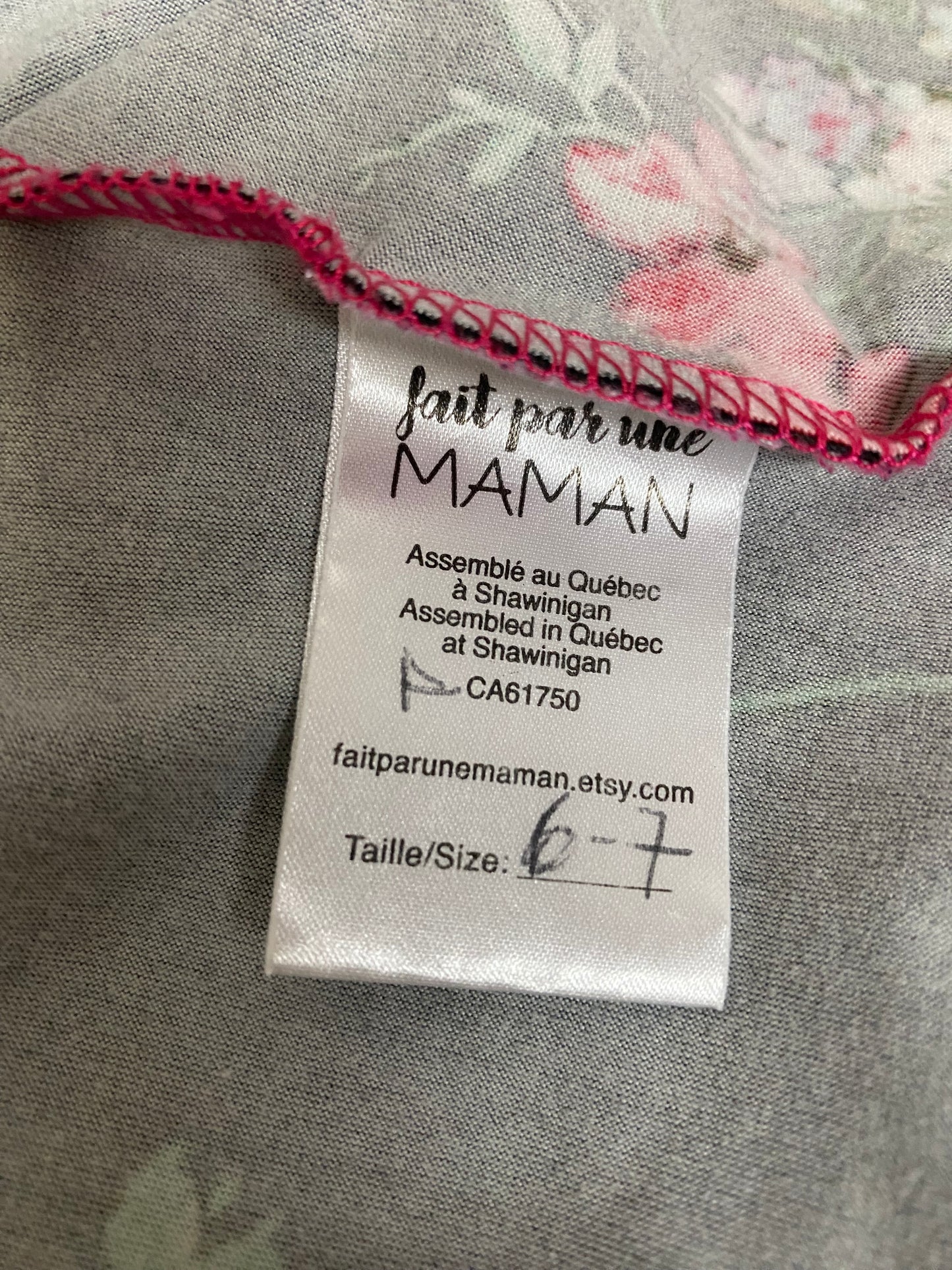 Friperie - robe qui tourne!!! - fait par une maman - mini tache au poignet voir photo - 6-7 ans