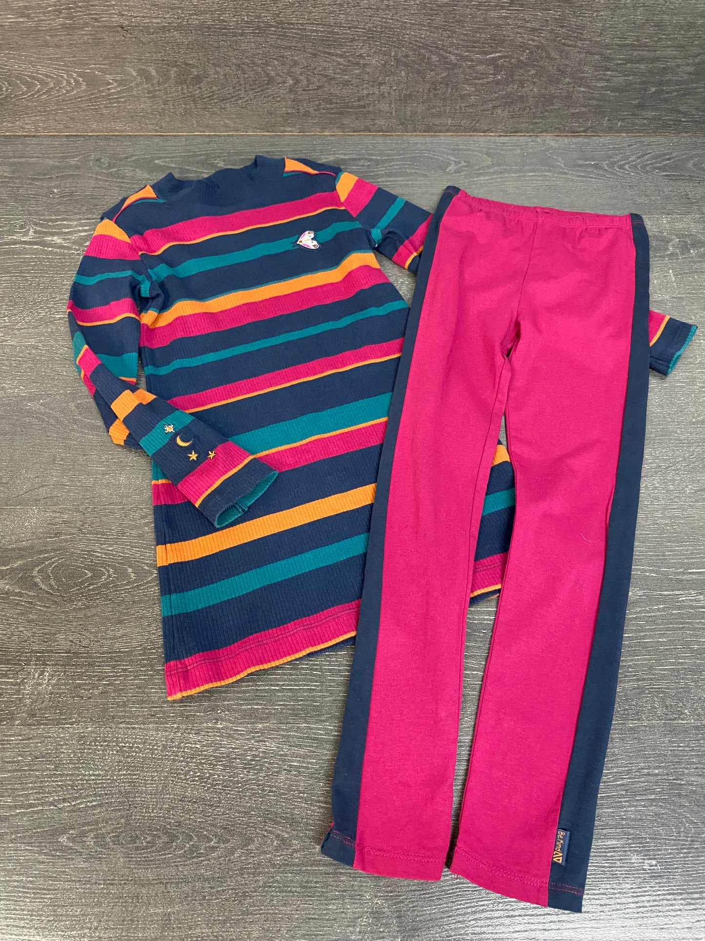 Friperie - robe et tunique - 7 ans - bel etat et comme neuf - nano