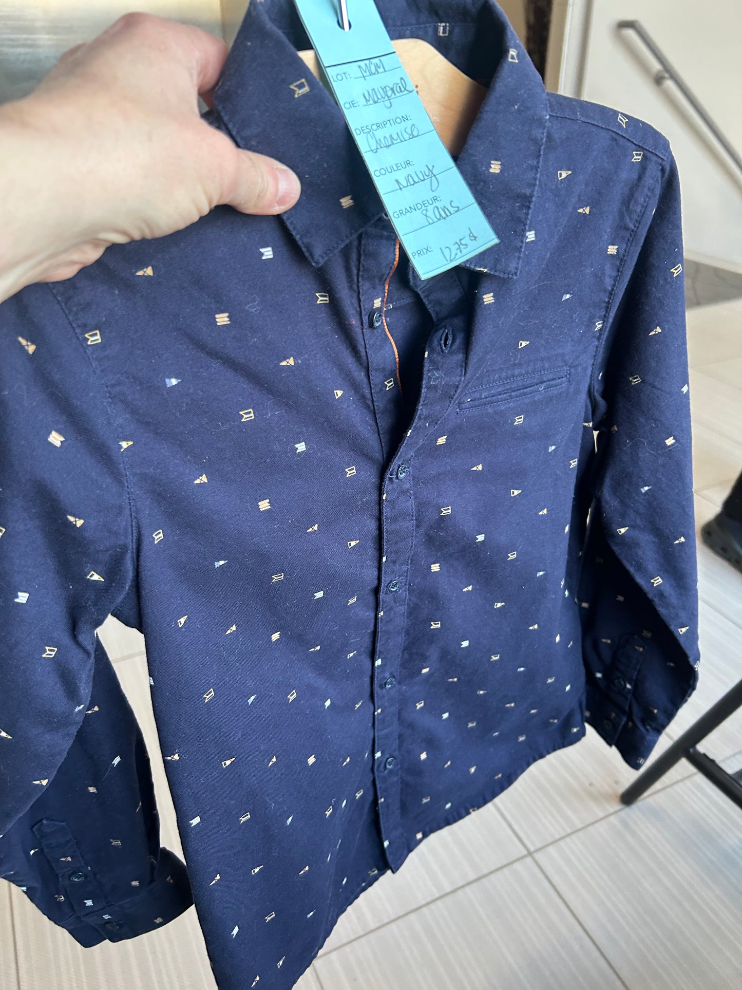 Vente 21 avril - lot 8 ans - manque jeans noir Zara et jeans 2x2 neuf navy sur les photos