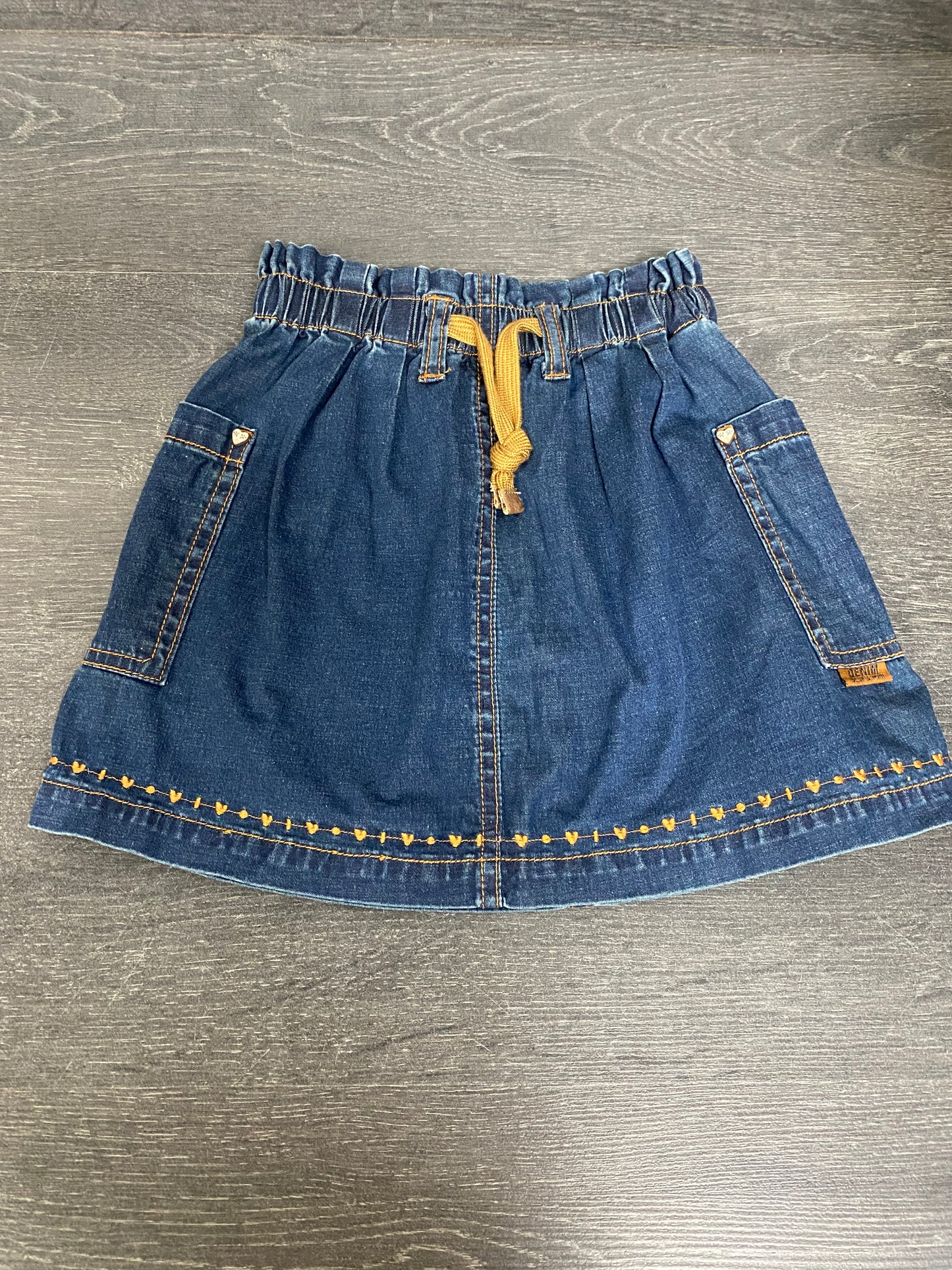 Neuf, comme neuf et tres bel etat - veste, jupe et collant - souris mini - 6 ans - collant 5-6 ans