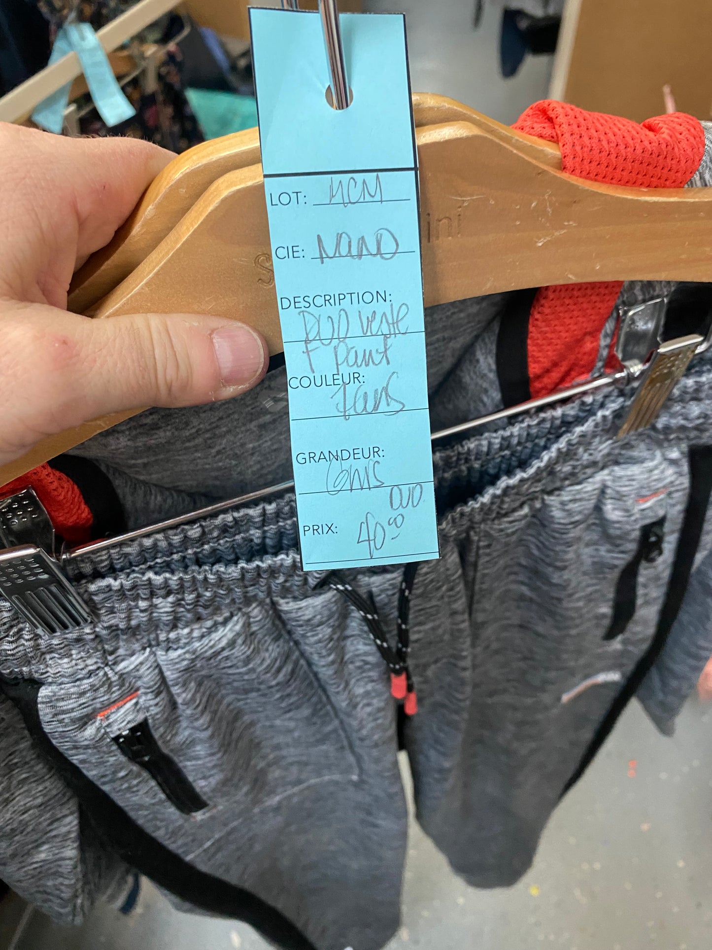 Friperie - nano sport - 7 ans -veste et pantalon sport