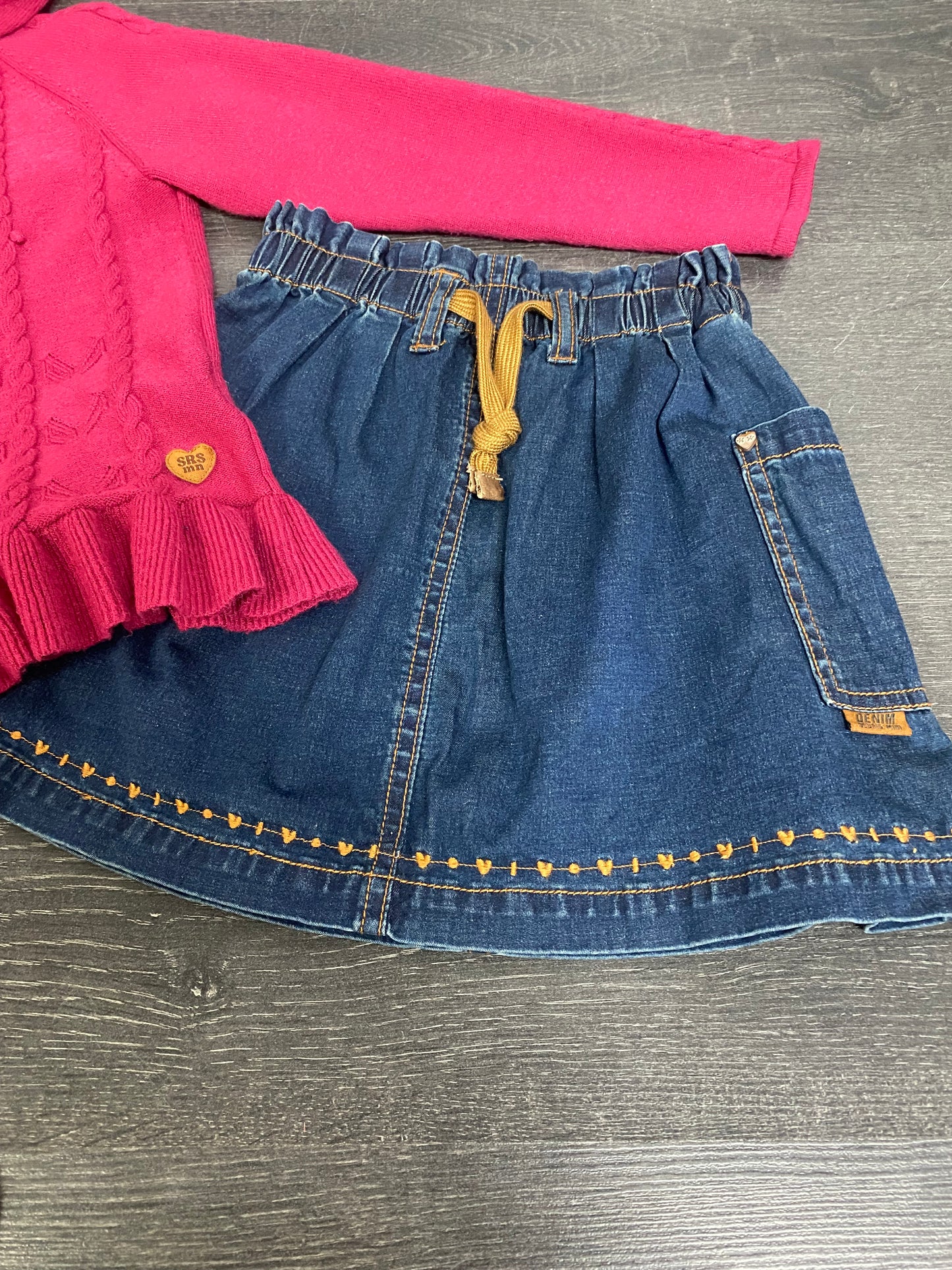 Neuf, comme neuf et tres bel etat - veste, jupe et collant - souris mini - 6 ans - collant 5-6 ans