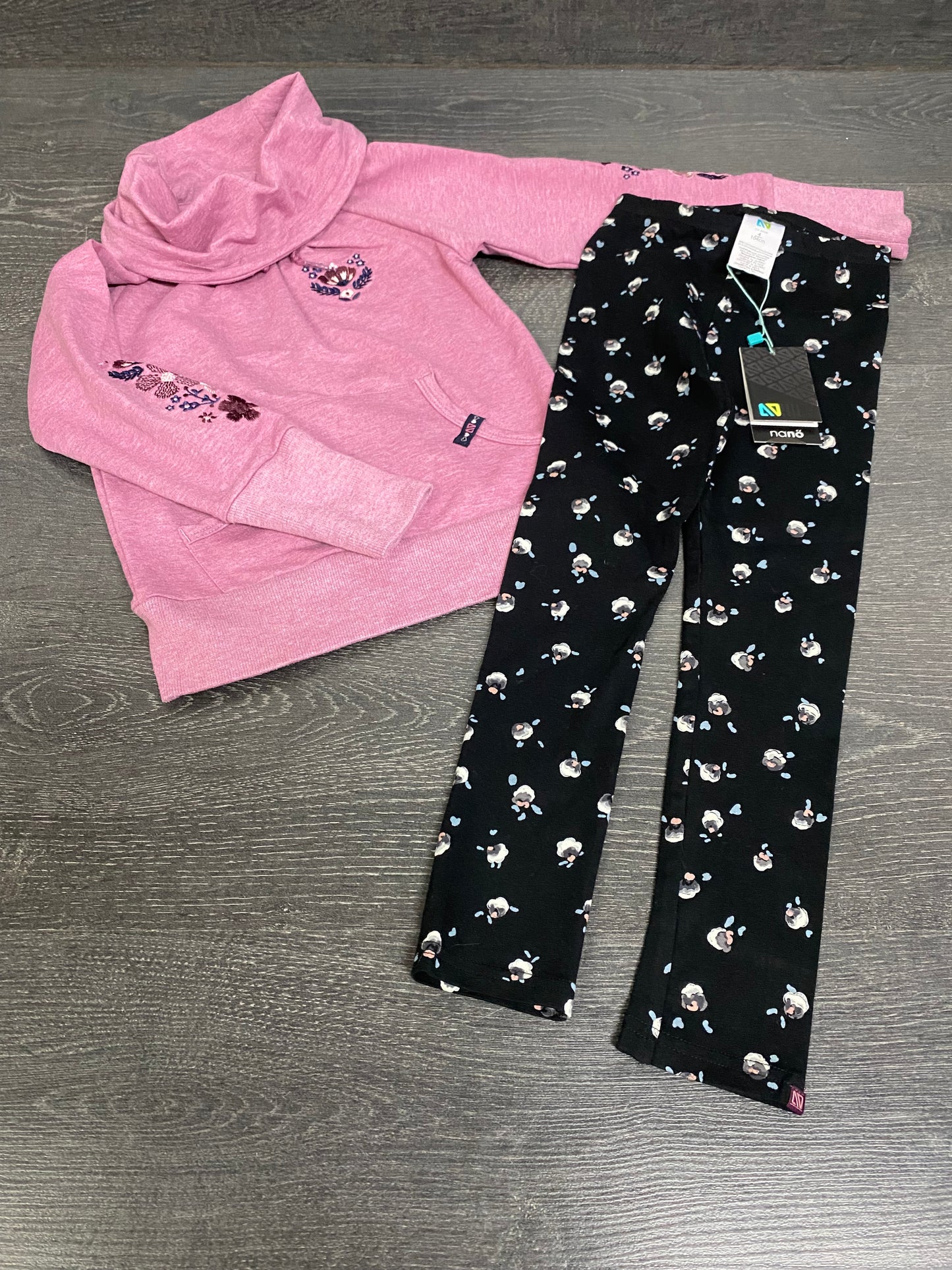 Vendu en boutique - Neuf et usagé tres bel etat - mock neck et legging - 4 ans - nano