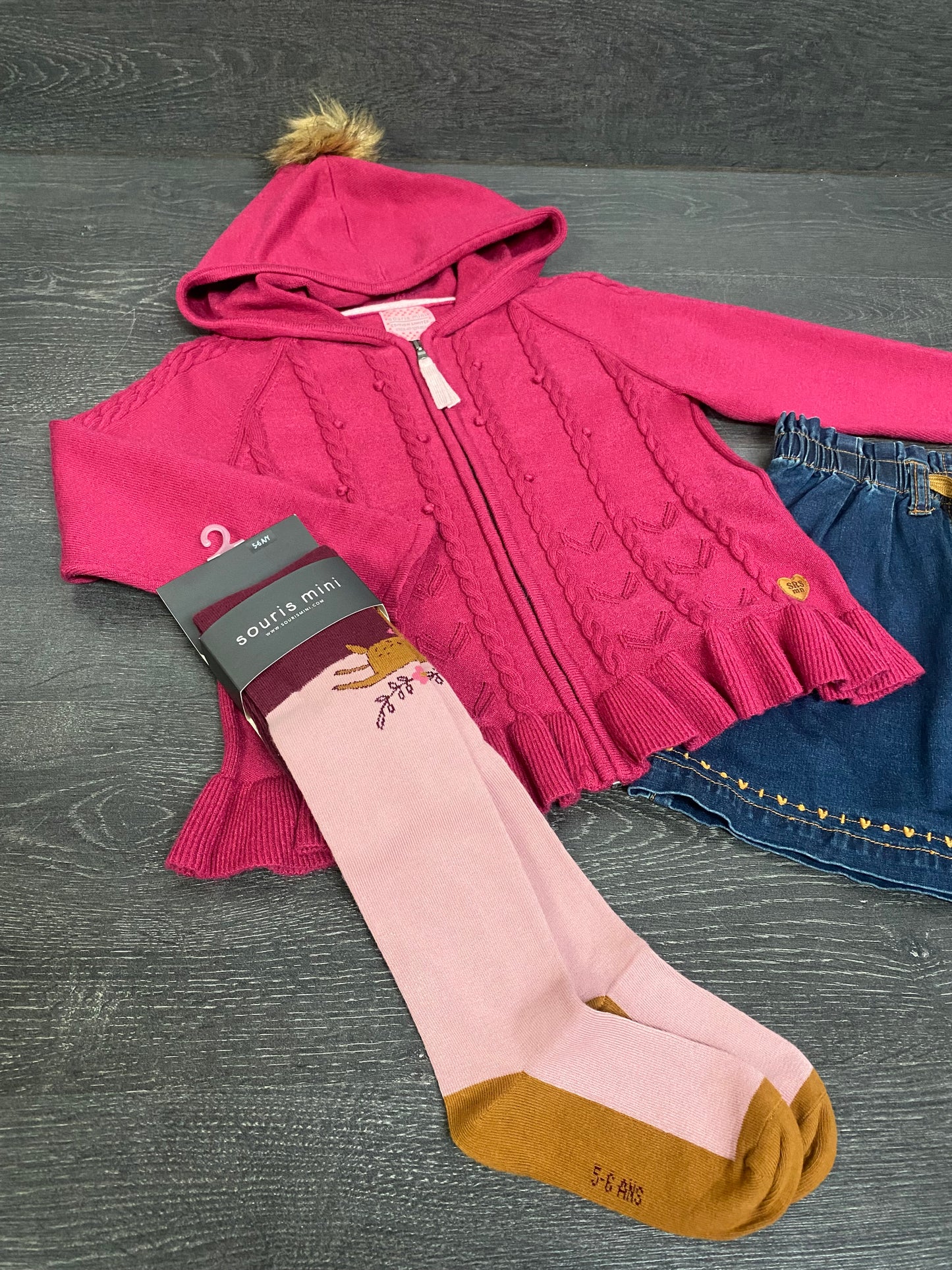 Neuf, comme neuf et tres bel etat - veste, jupe et collant - souris mini - 6 ans - collant 5-6 ans