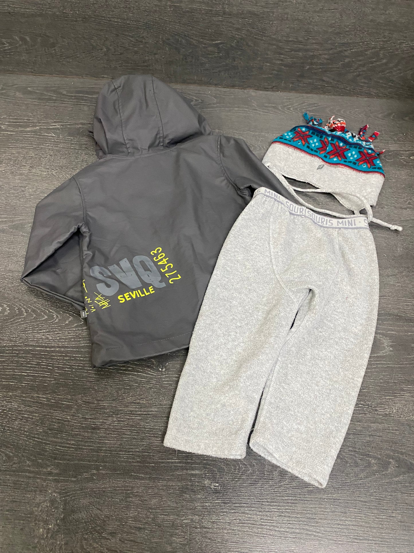 Friperie - veste de pluie - pantalon polar et tuque polar - 3 ans