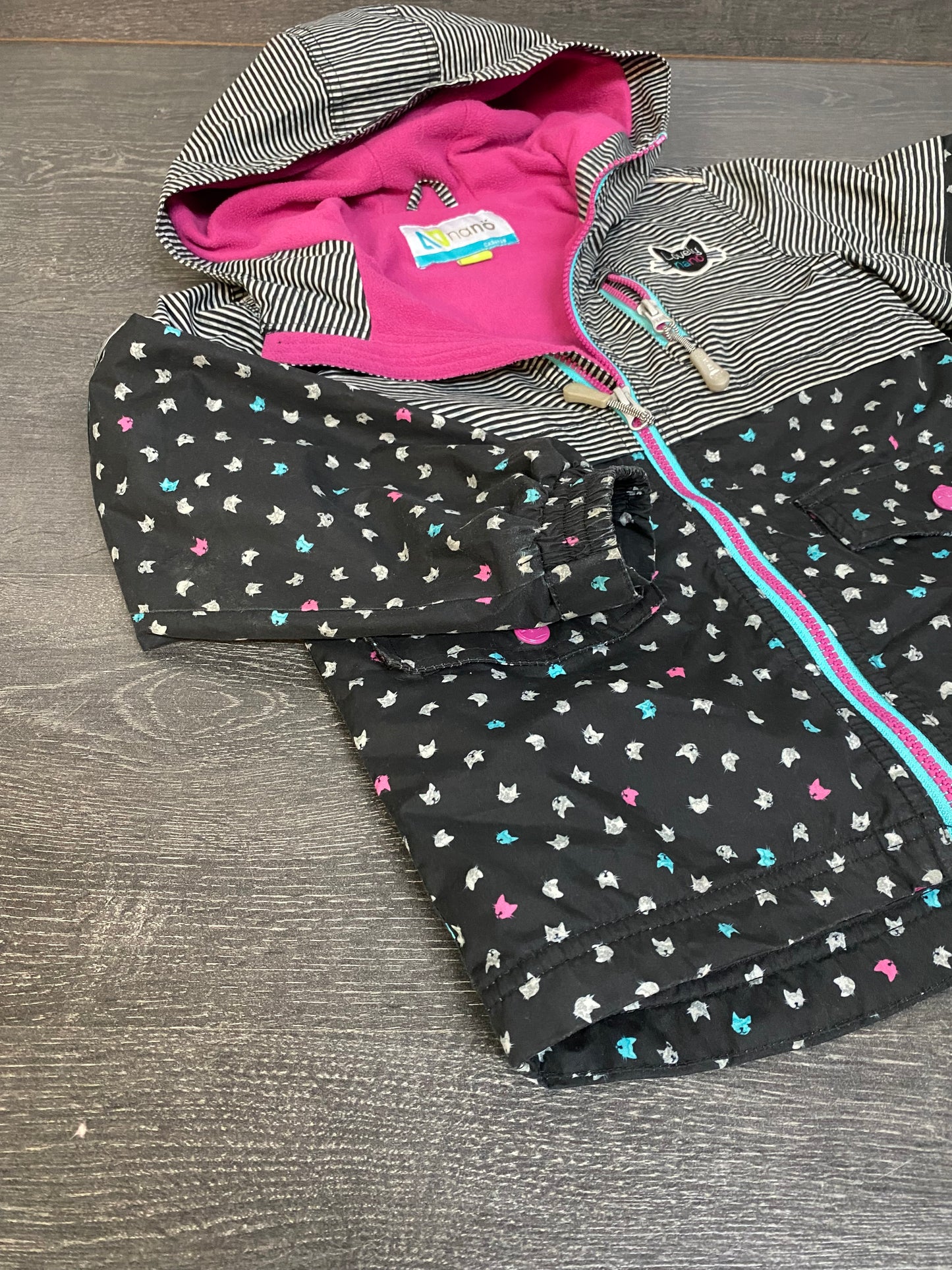 Friperie - manteau automne - noir et fuschia - nano - 5 ans