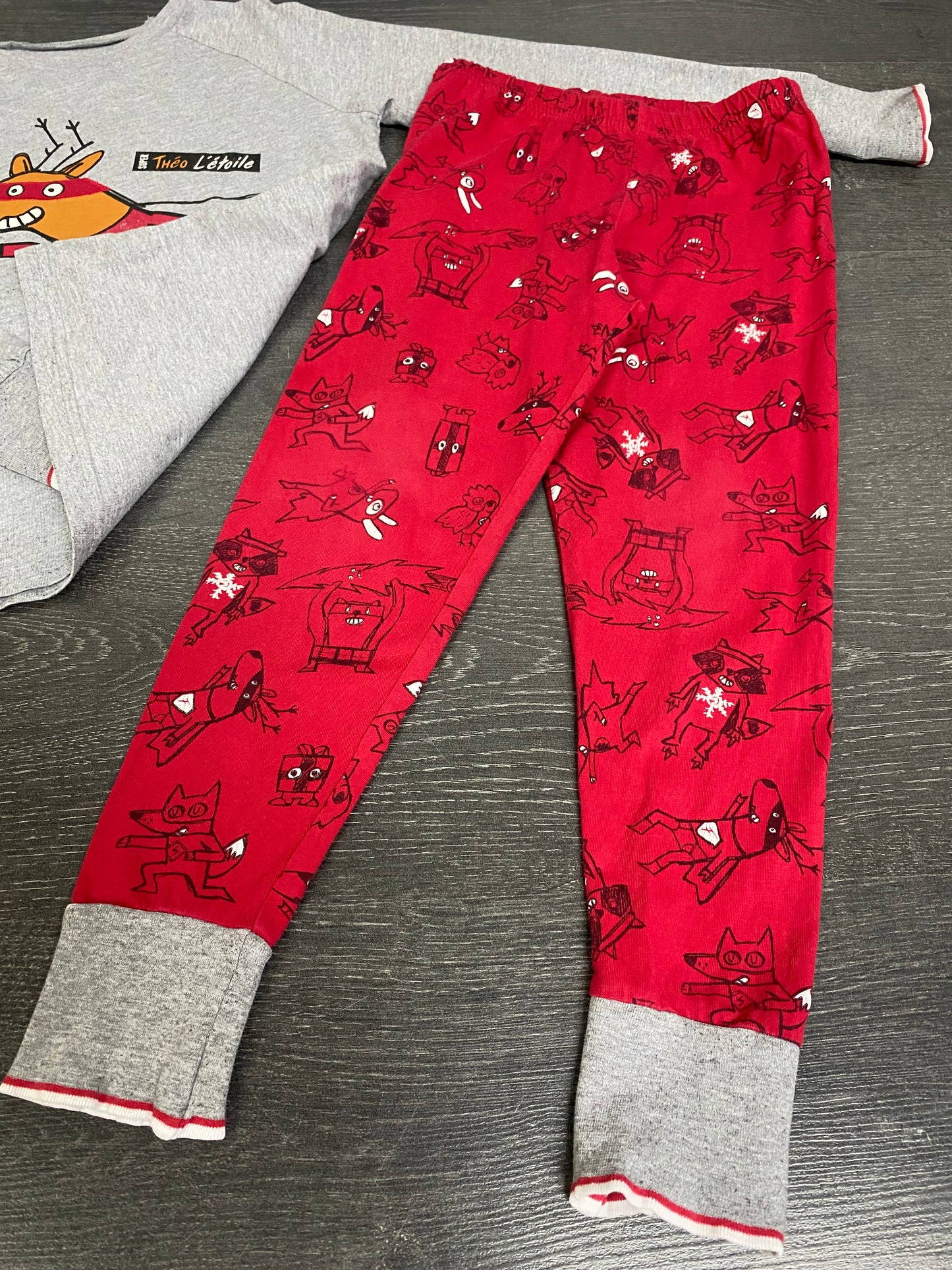 Friperie - mini qq chose sur un genou - souris mini - 5 ans - pyjama