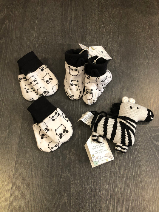 Kit de depart - mitts - pantouffles et toutou hochet