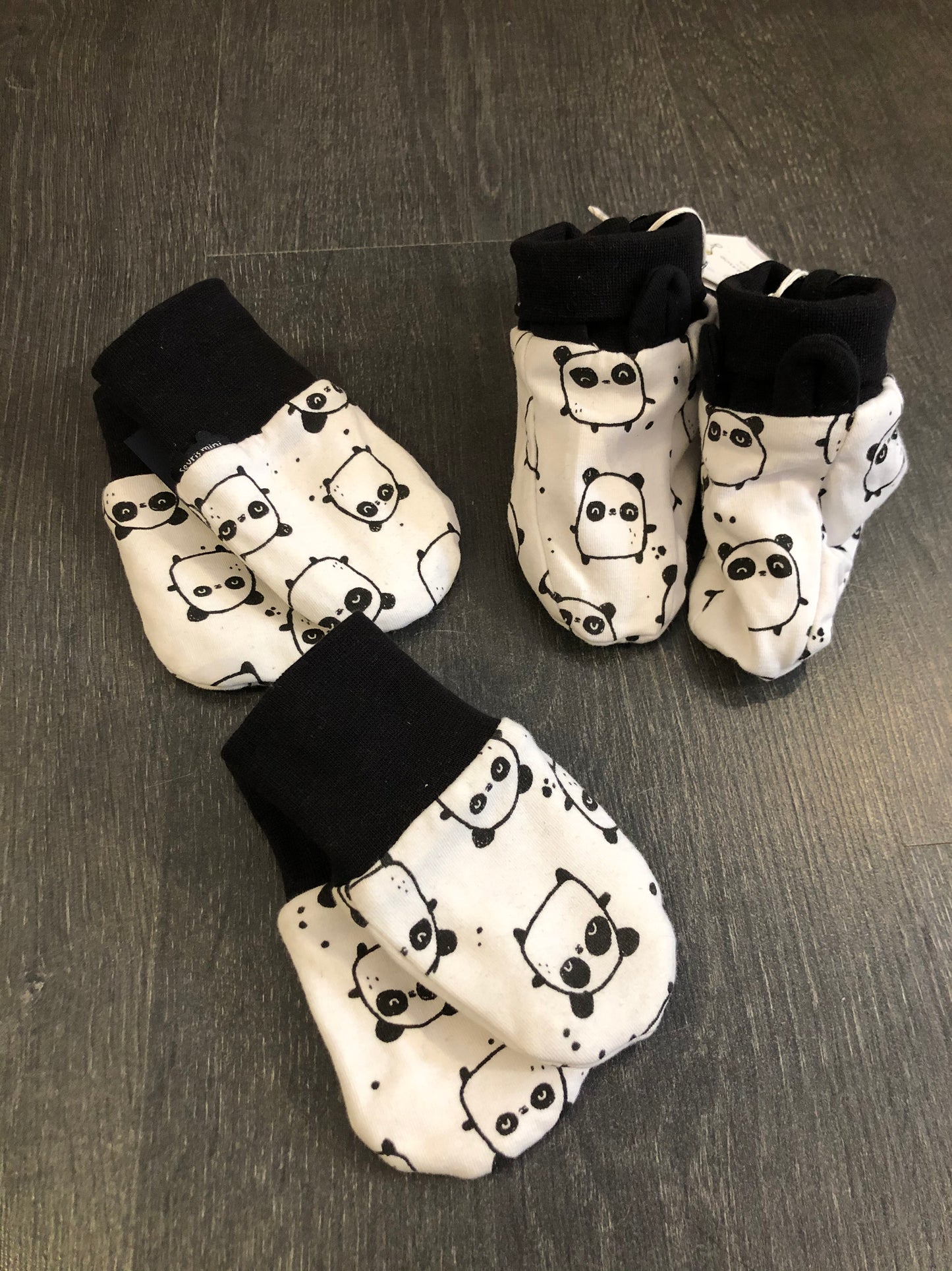 Kit de depart - mitts - pantouffles et toutou hochet