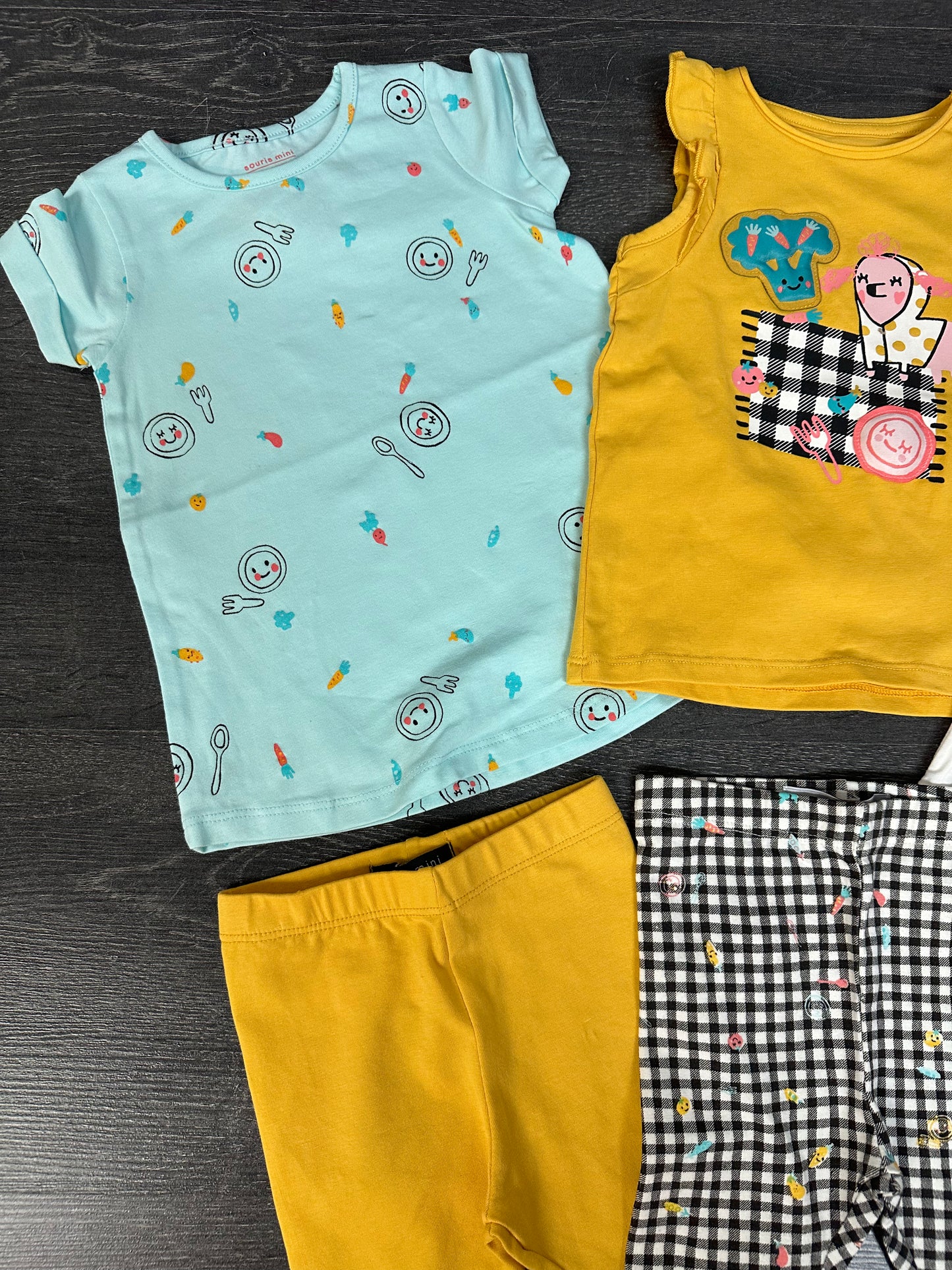 PROMO ÉTÉ 50$ - Lot bébé fille - 6 morceaux - voir les grandeurs