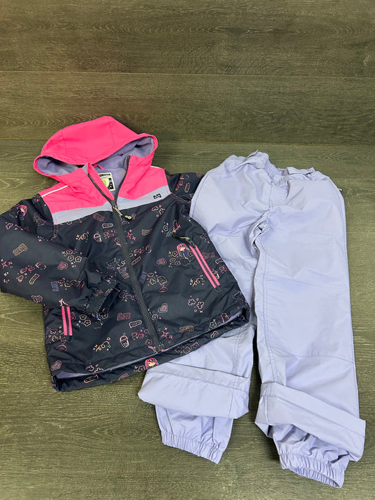 Habit Nano - 8 ans - pant neuf et manteau très bel état