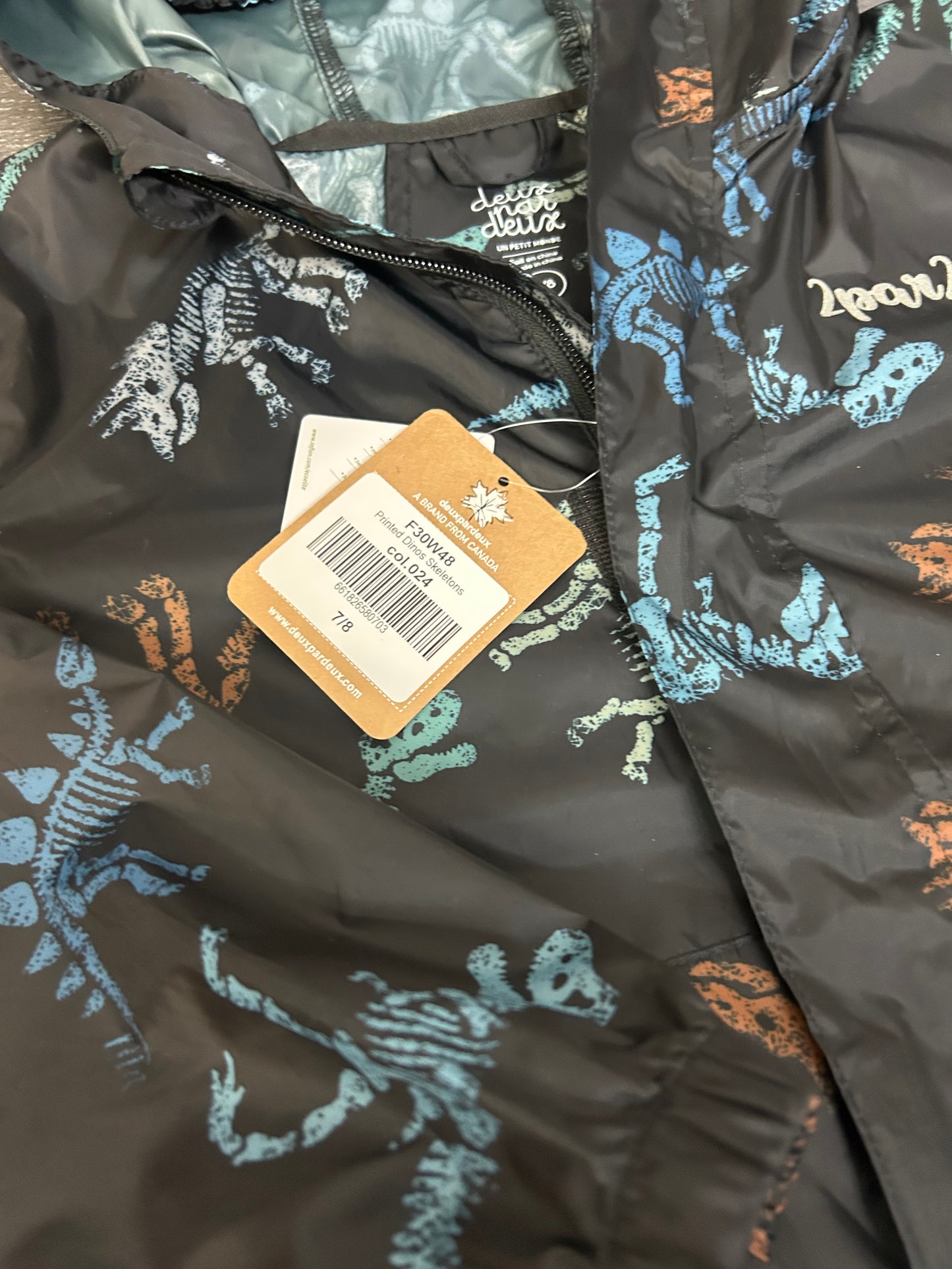 Reservé - Coupe vent - 2x2 - neuf -7-8 ans - style k-way