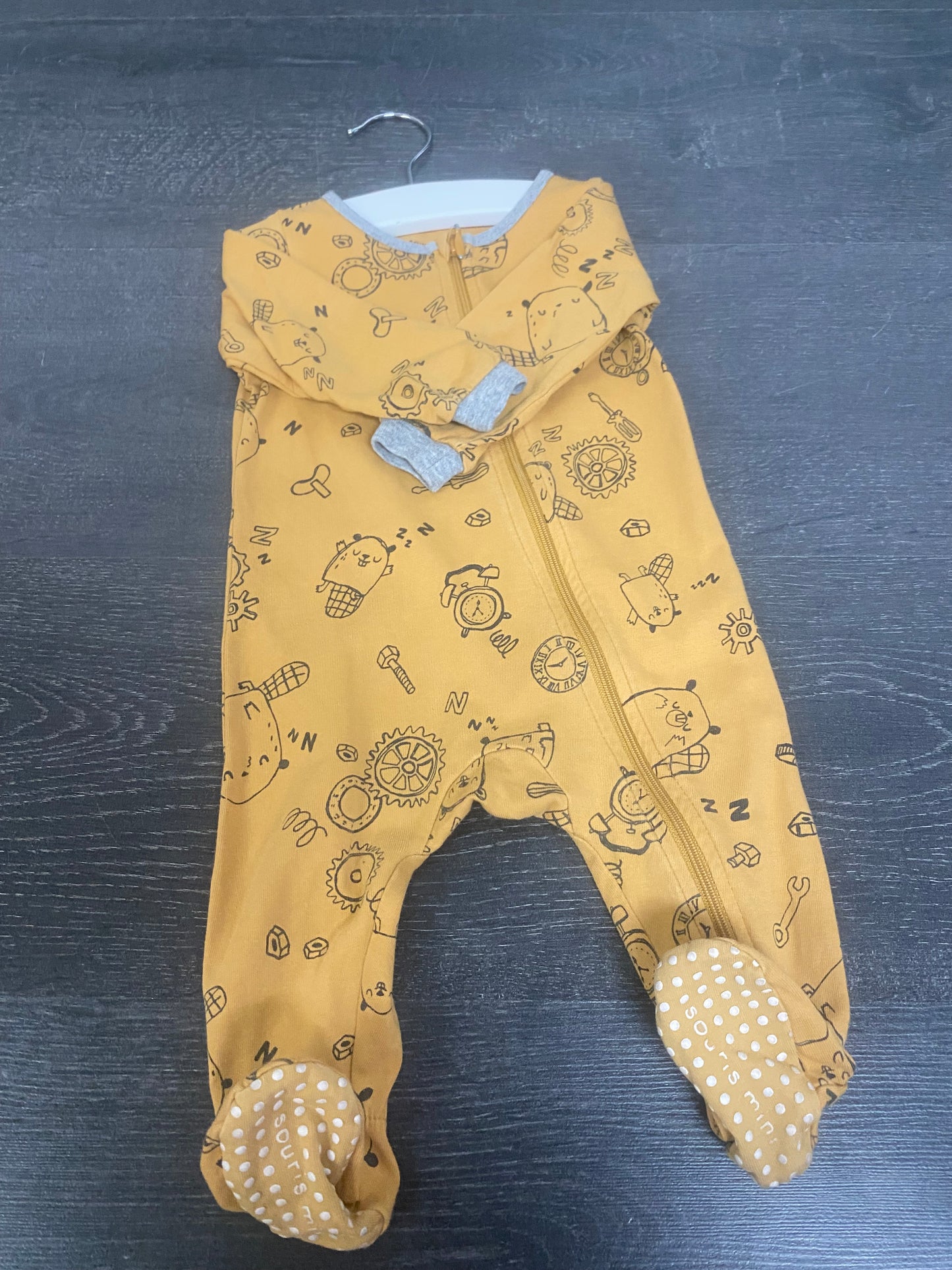 Friperie - 2 pyjamas bien portés - 3-6 mois - 10$ pour les 2