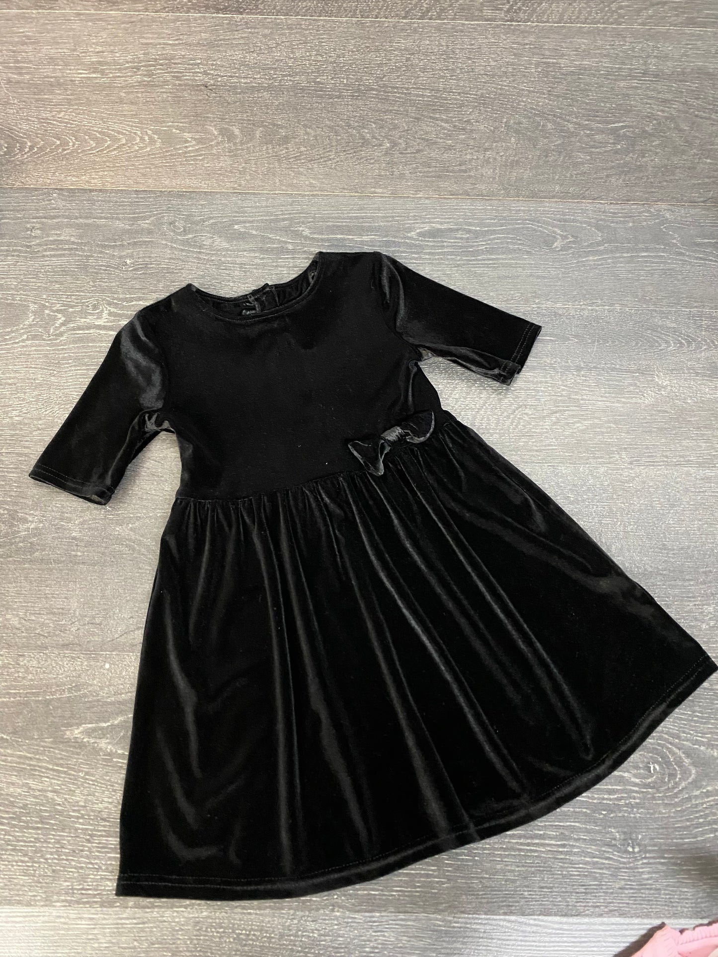 Friperie - robe de velours noire - chat botté - 5 ans