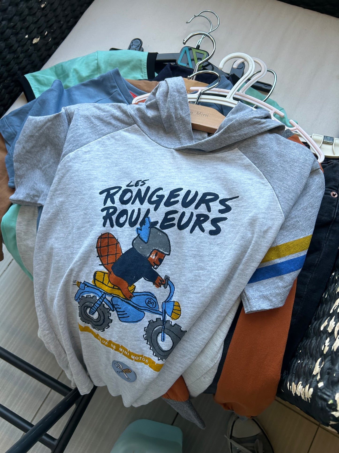 Vente 21 avril - lot 8 ans - manque jeans noir Zara et jeans 2x2 neuf navy sur les photos