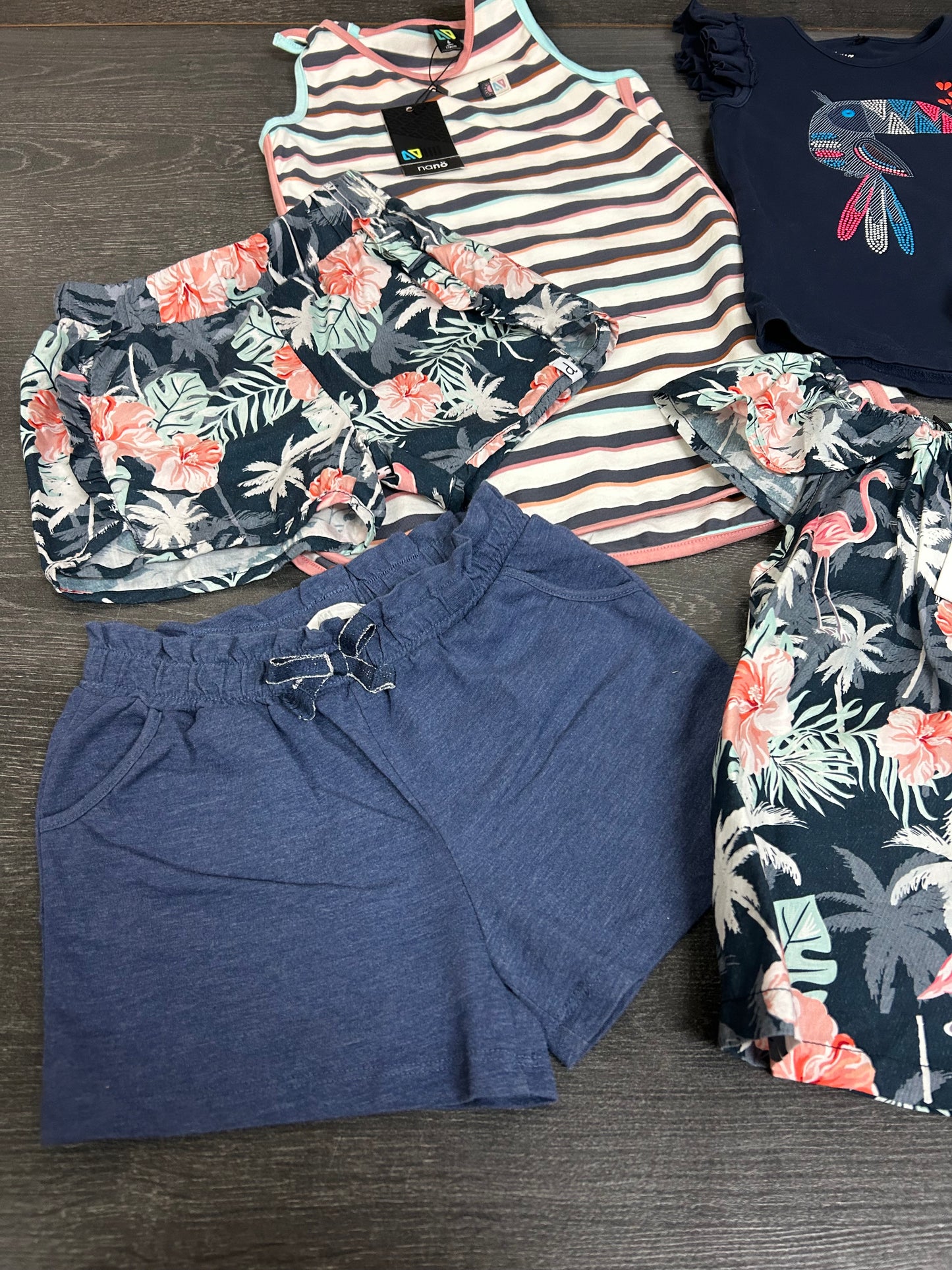 Reservé - I.s. Neuf, comme neuf et usagé - 6 ans - nano, 2x2 et h&m