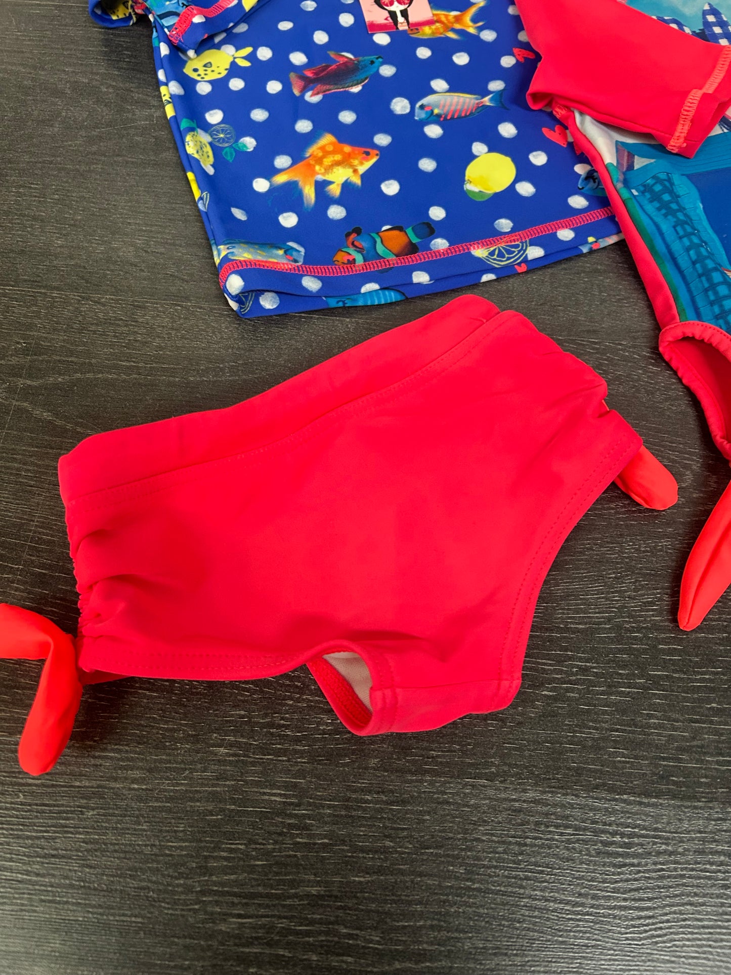 Neuf et usagé - 2 rashguard et culotte - 3 ans -