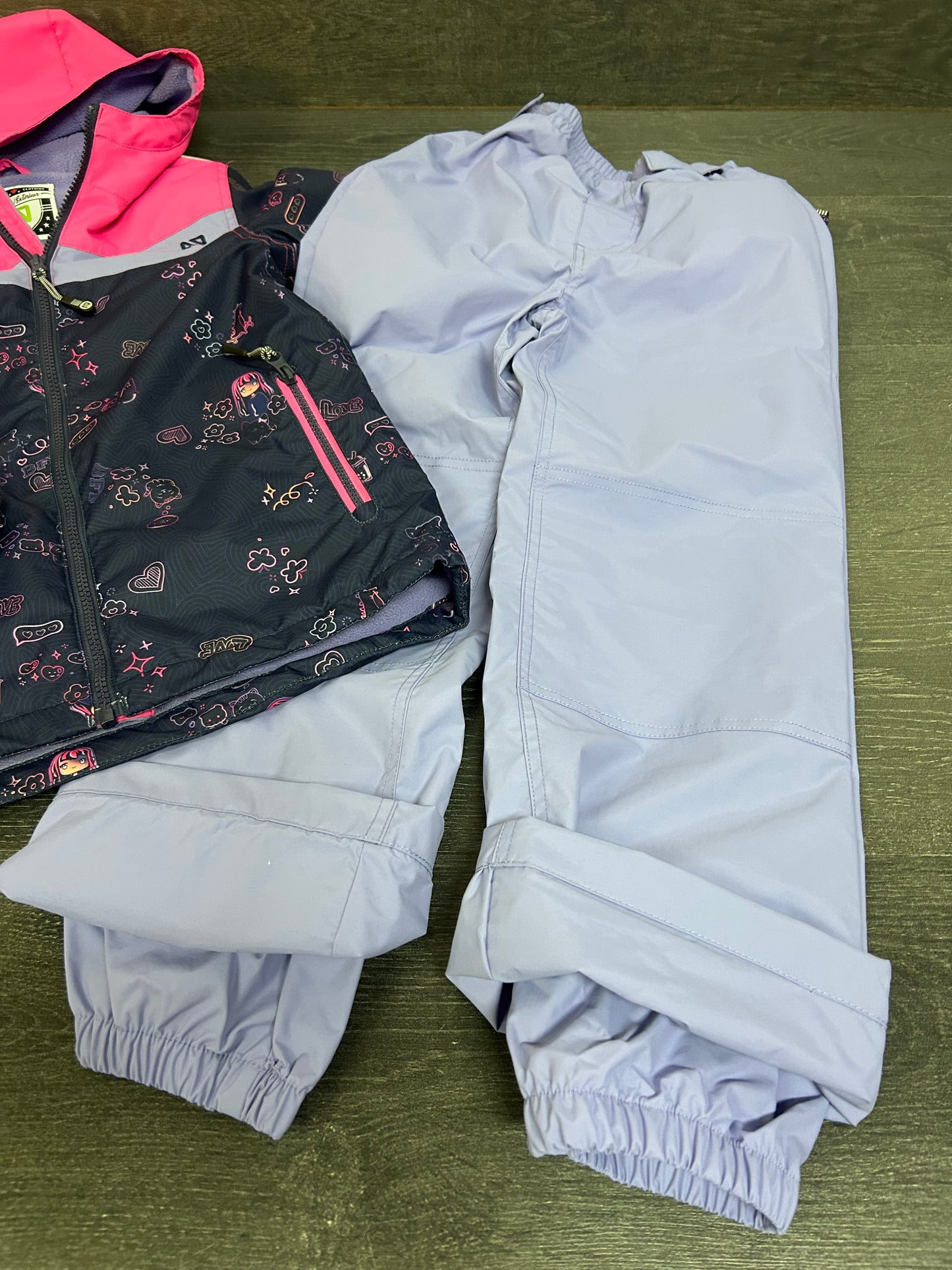 Habit Nano - 8 ans - pant neuf et manteau très bel état