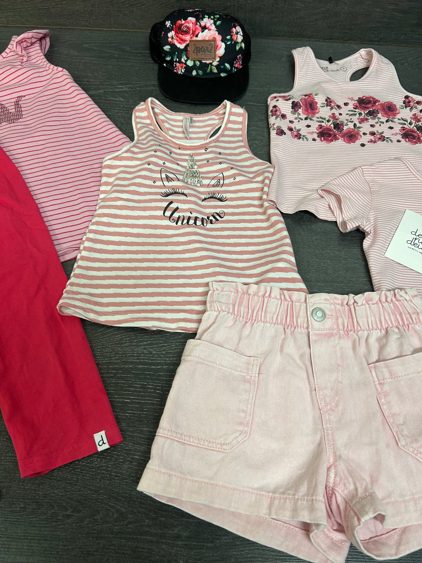 Lot été - 5 ans - 2x2  - et 1 short h&m - neuf, comme neuf et usagé très bel état