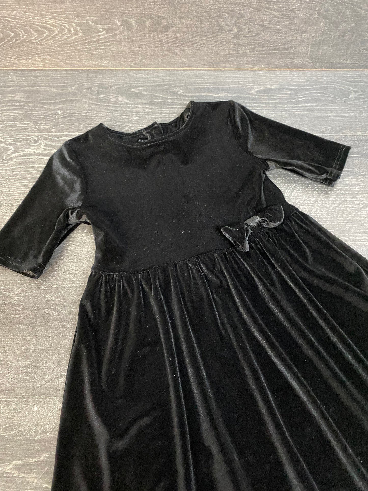 Friperie - robe de velours noire - chat botté - 5 ans