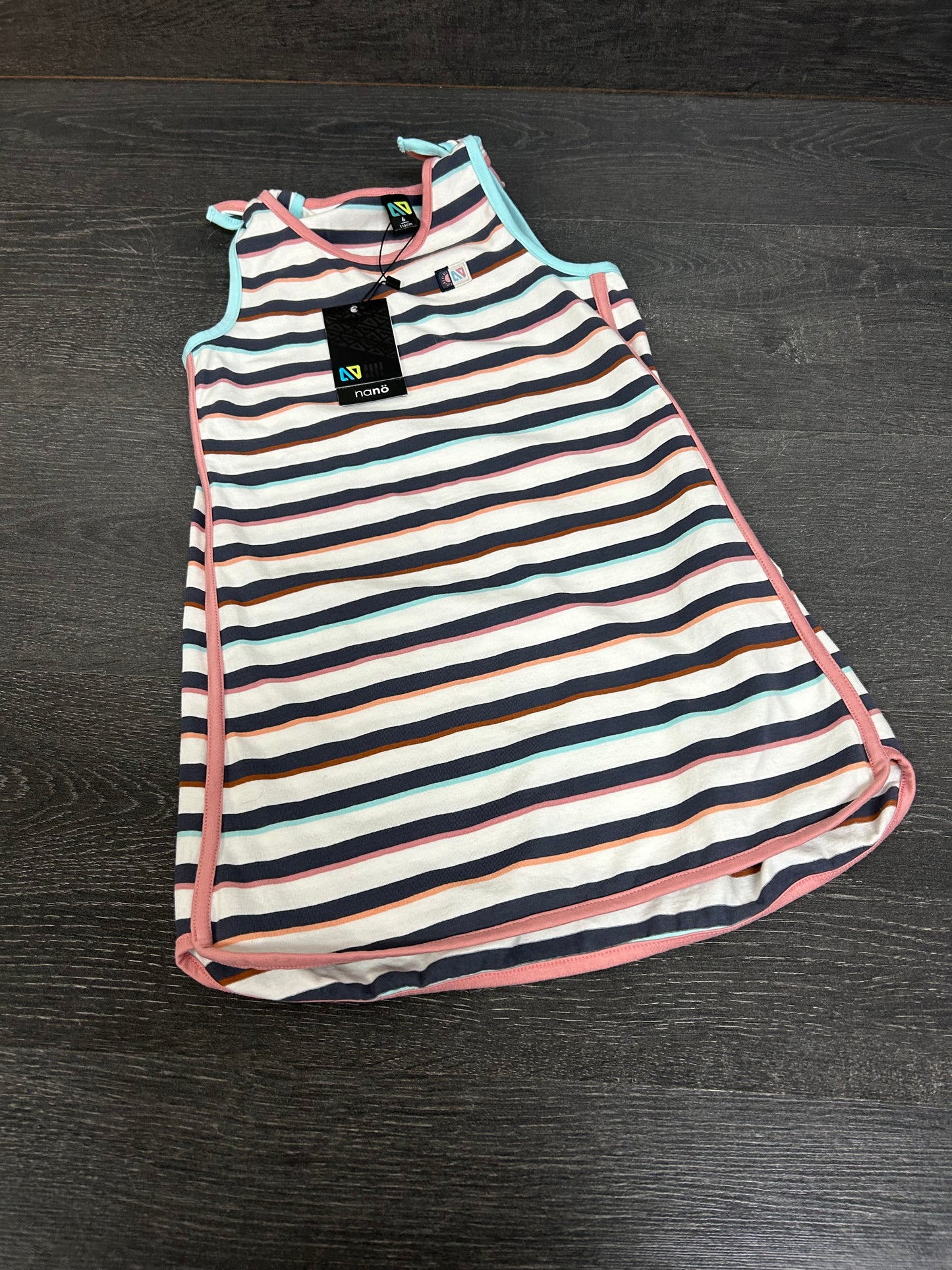 Reservé - I.s. Neuf, comme neuf et usagé - 6 ans - nano, 2x2 et h&m