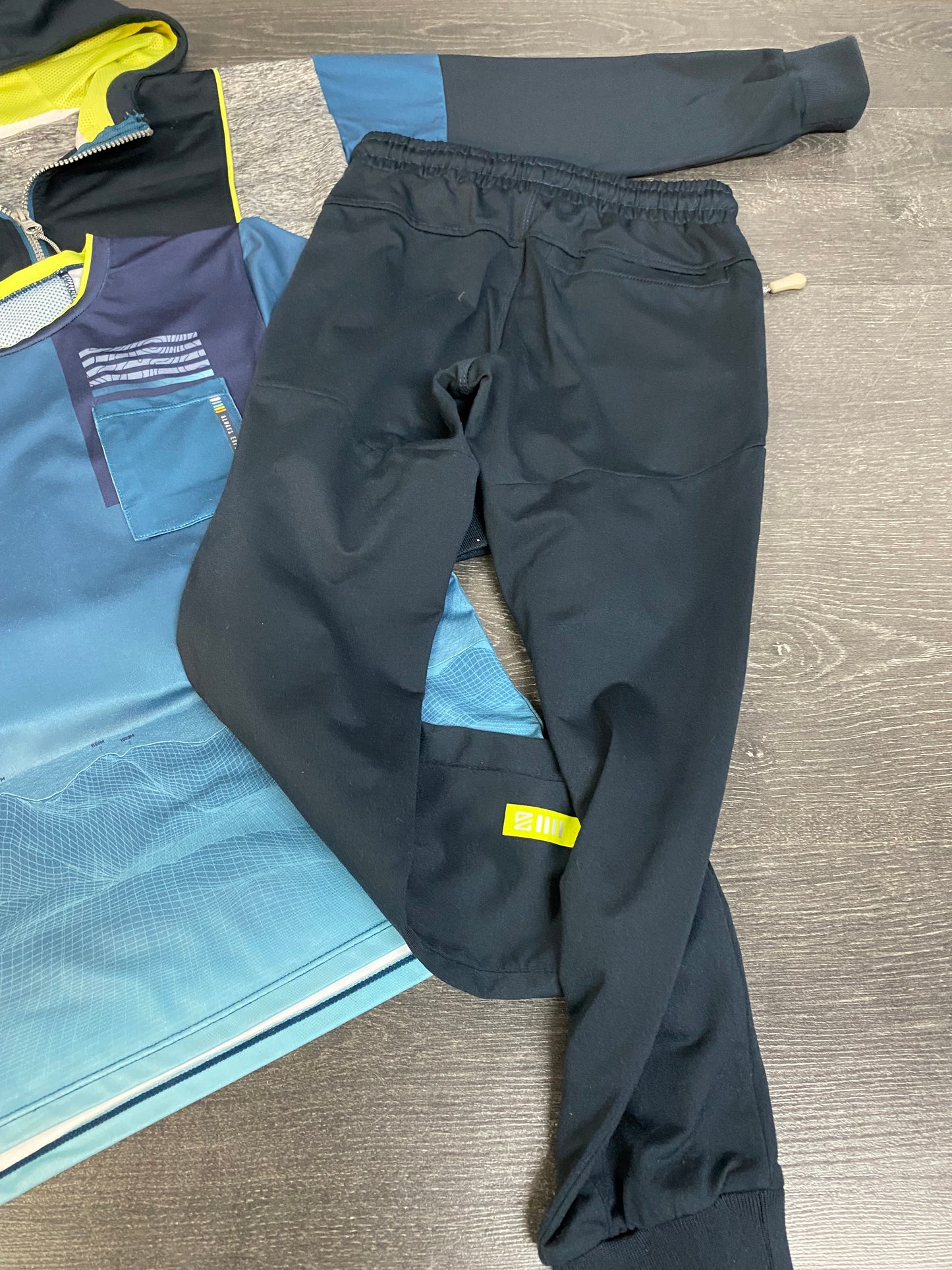 Friperie - ensemble sport 3 mcx - nano - 8 ans