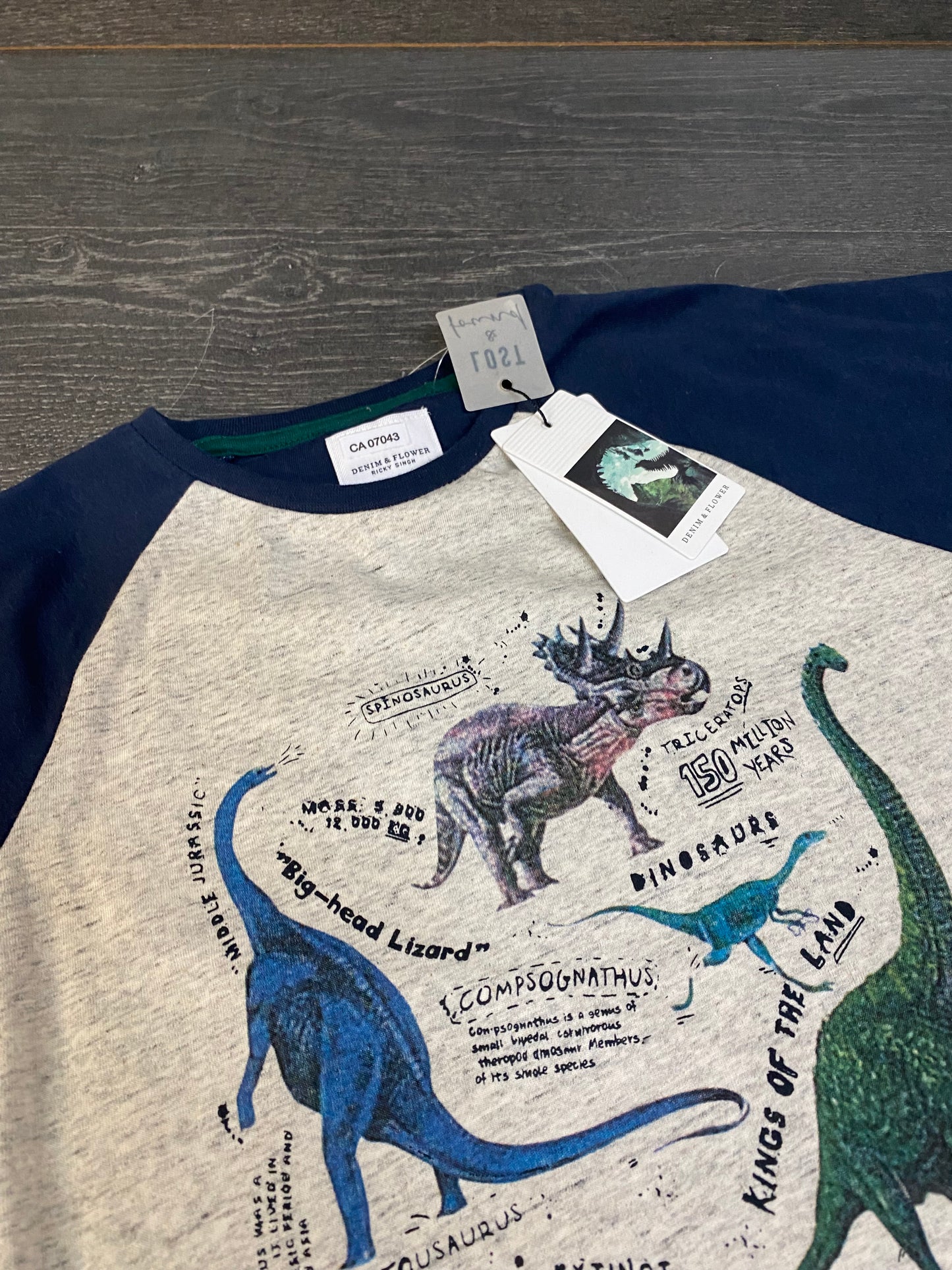 T - shirt - 7 ans - neuf - denim & flower