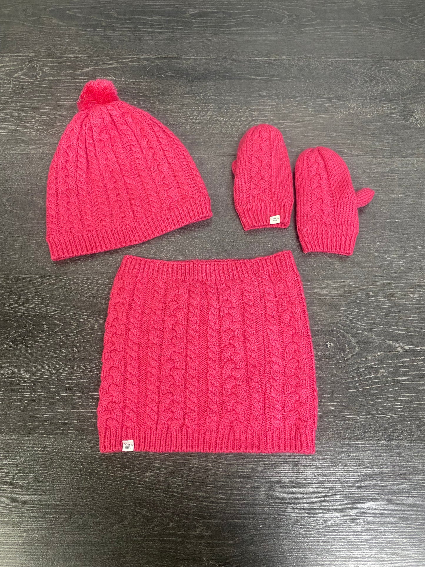 Friperie - tuque, cache cou et mitts - semble etre 2-5 enfant - souris mini