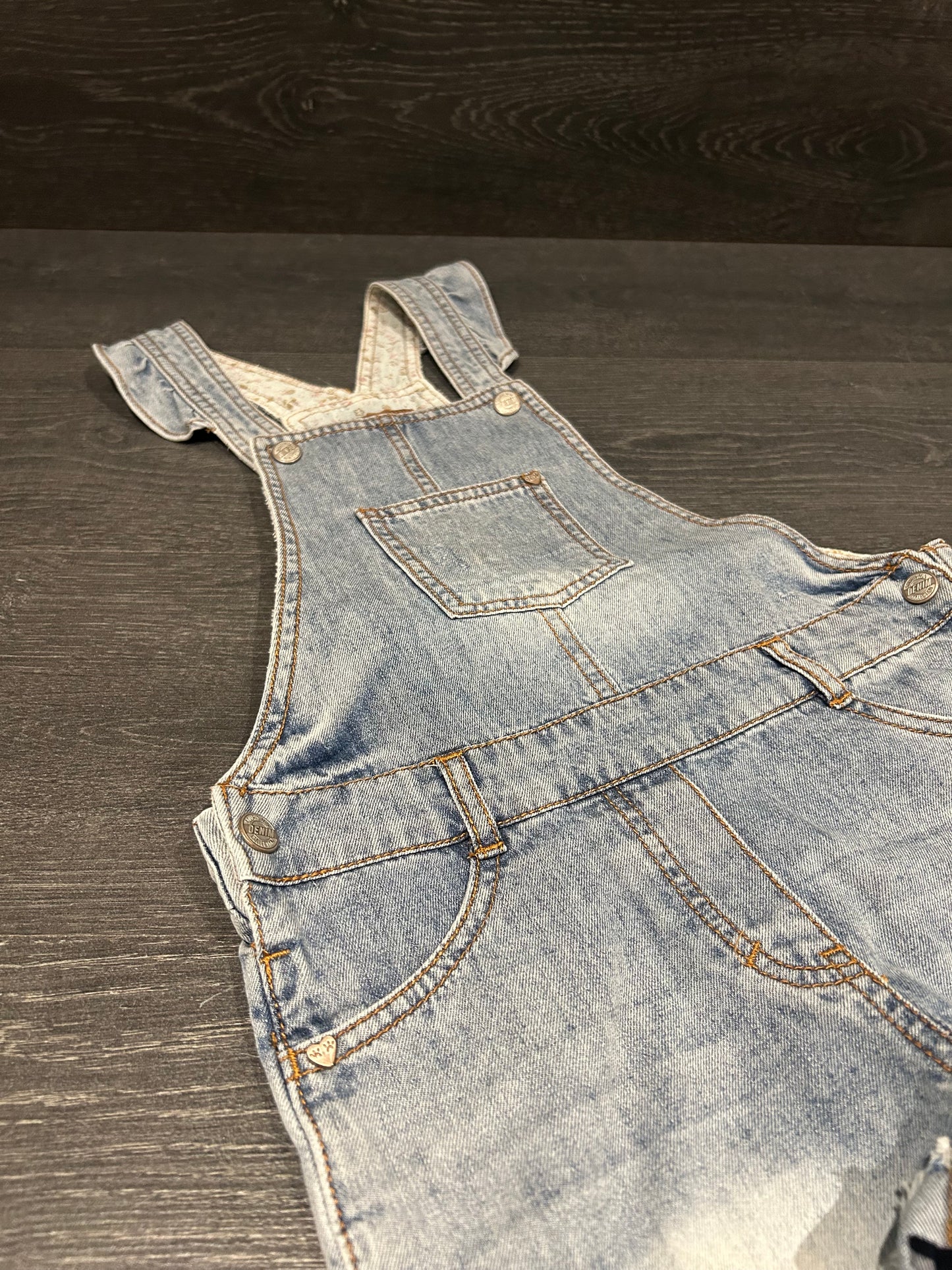 Vendu a.s.h Friperie - salopette short - sourismini - 7 ans