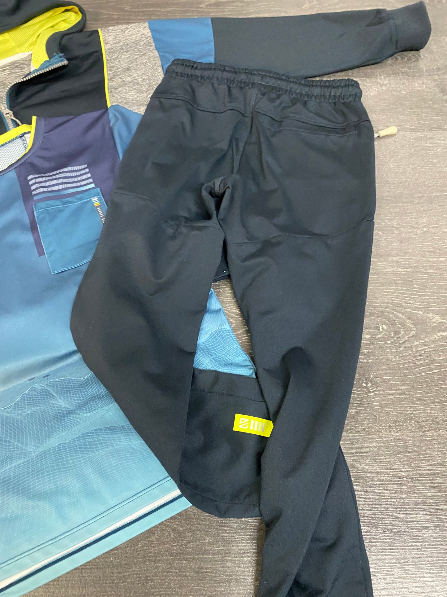 Friperie - ensemble sport 3 mcx - nano - 8 ans