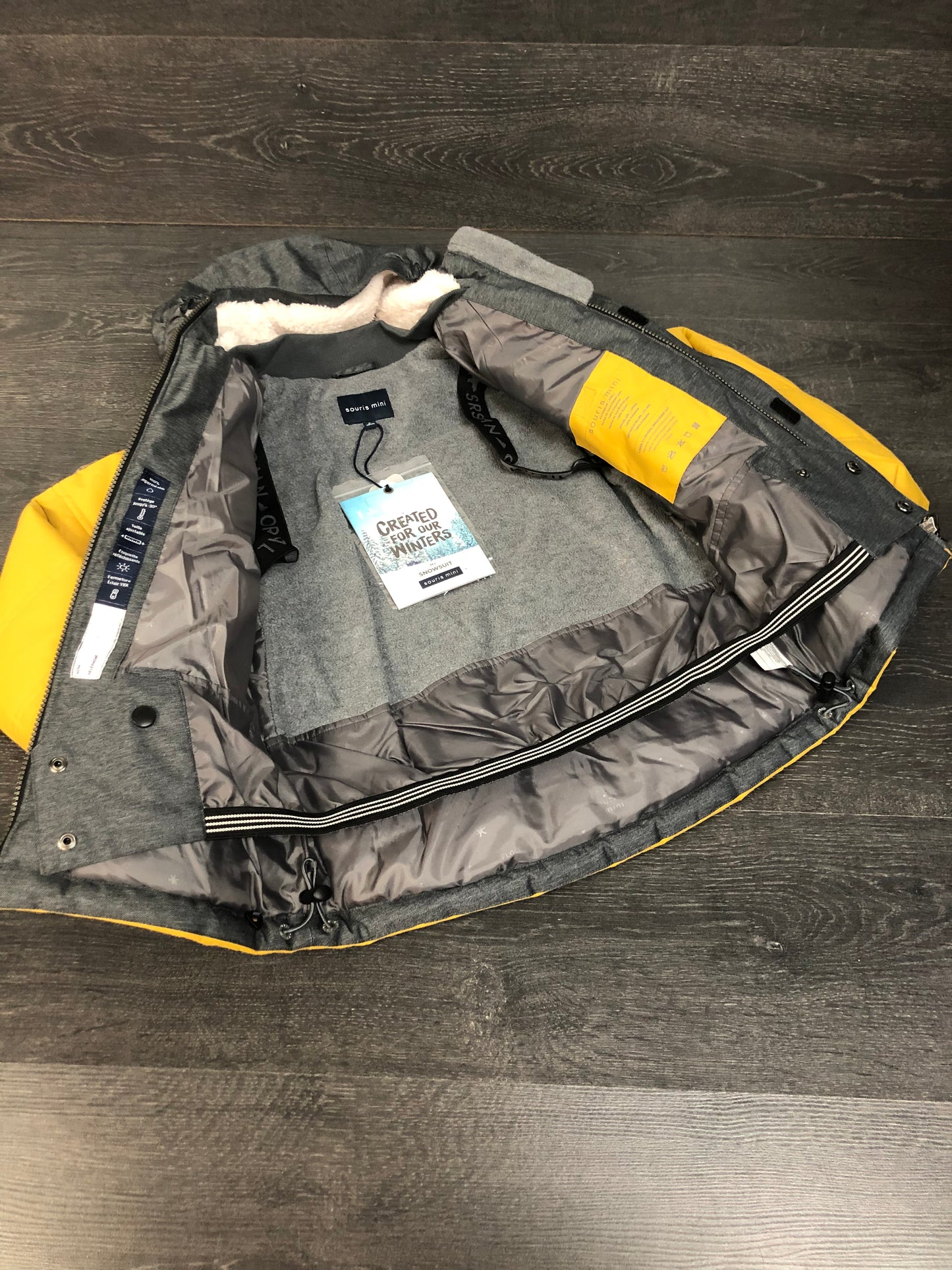 Manteau jaune - sourismini - 10 ans