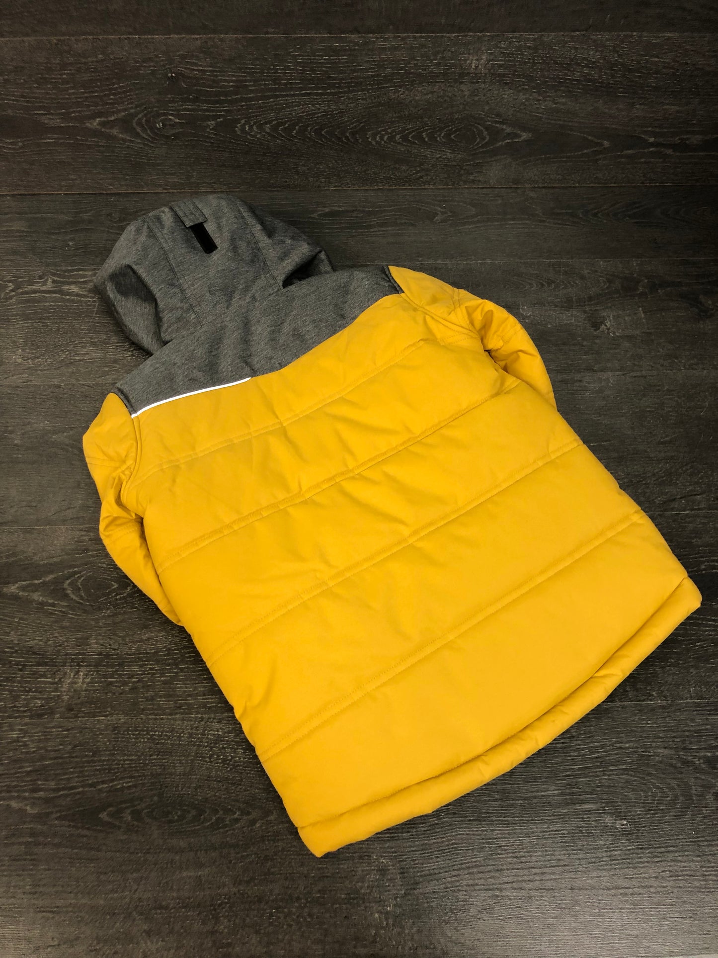 Manteau jaune - sourismini - 10 ans
