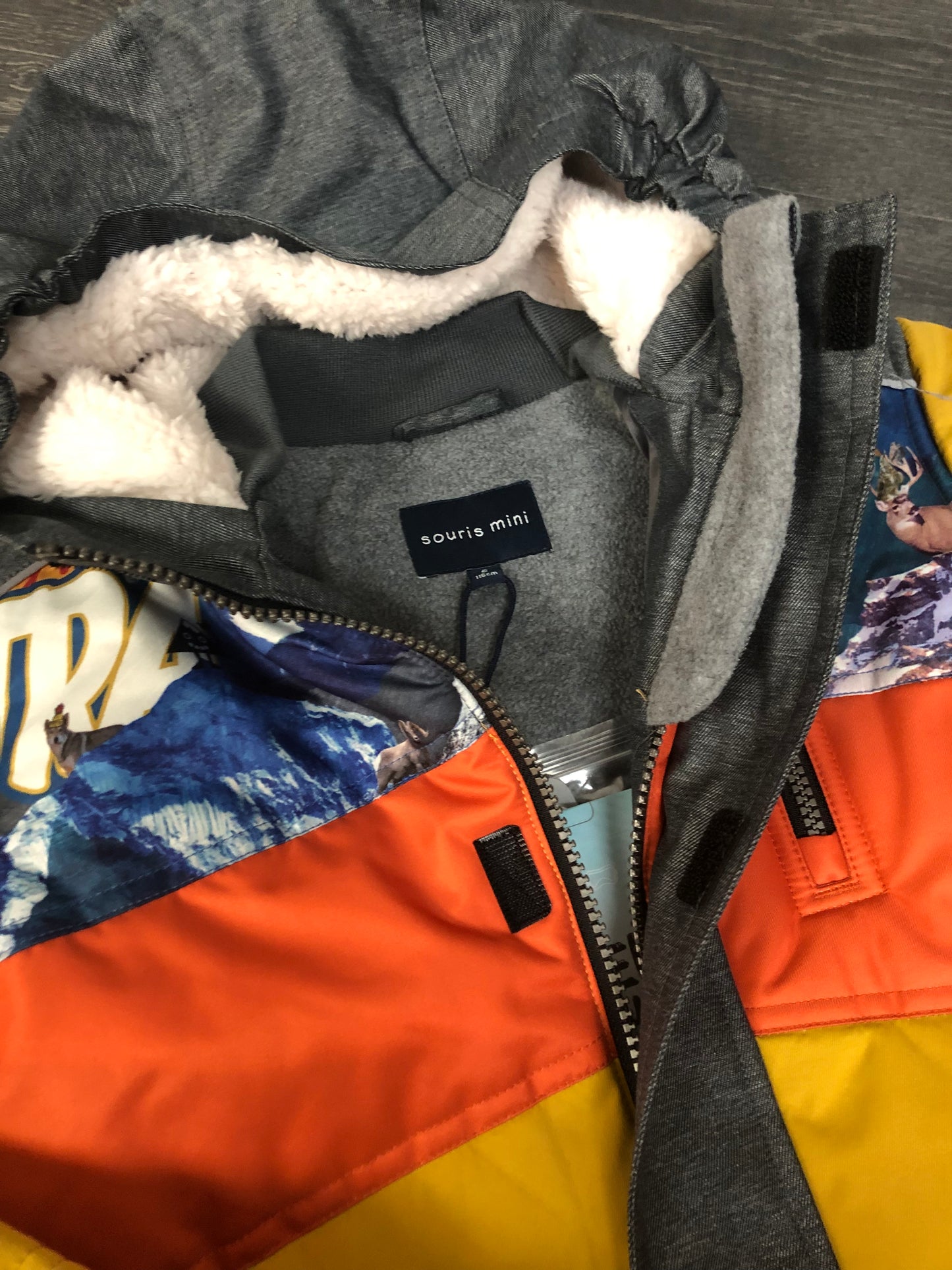 Manteau jaune - sourismini - 10 ans